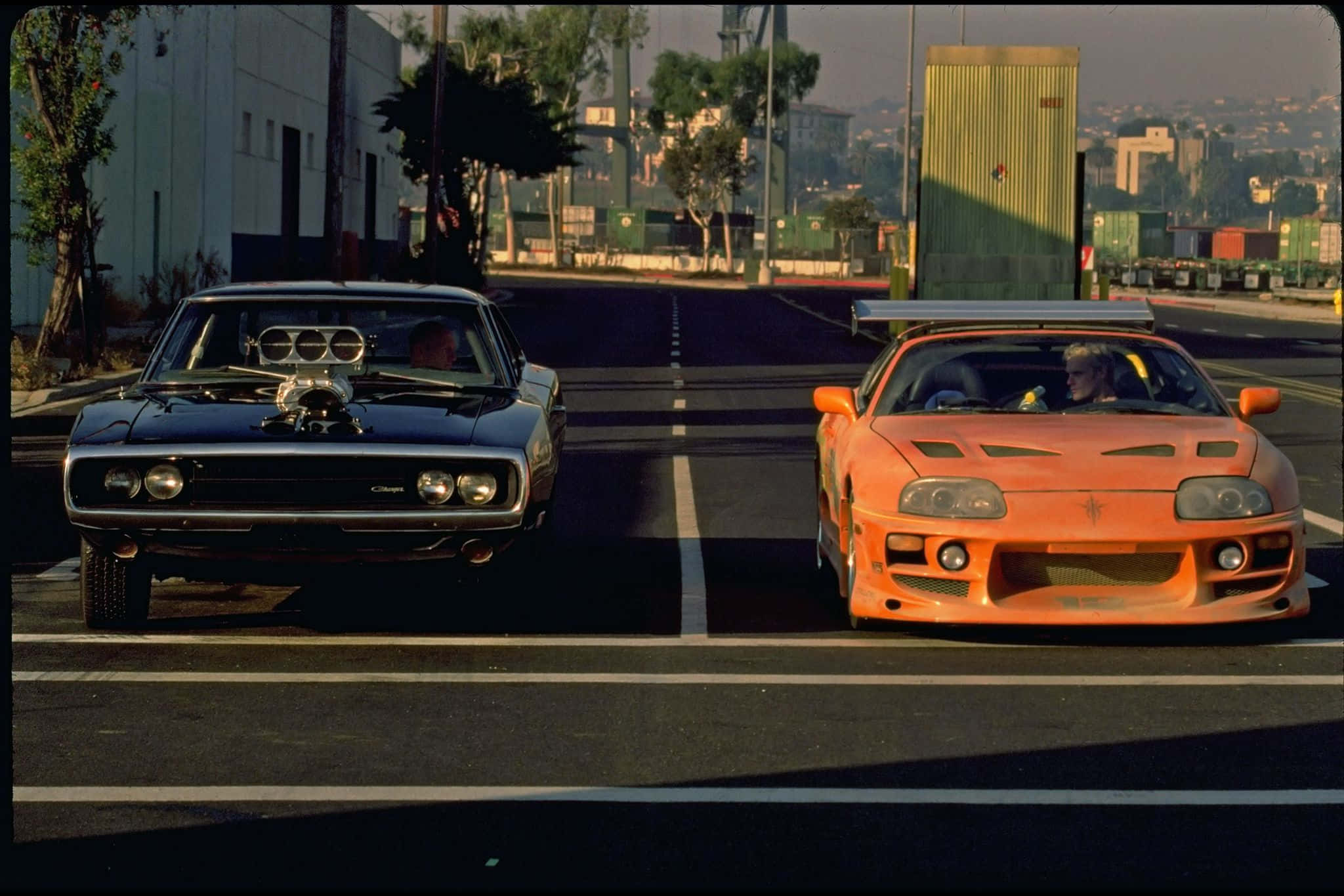 2台の車が激走するワイルド・スピード1 壁紙