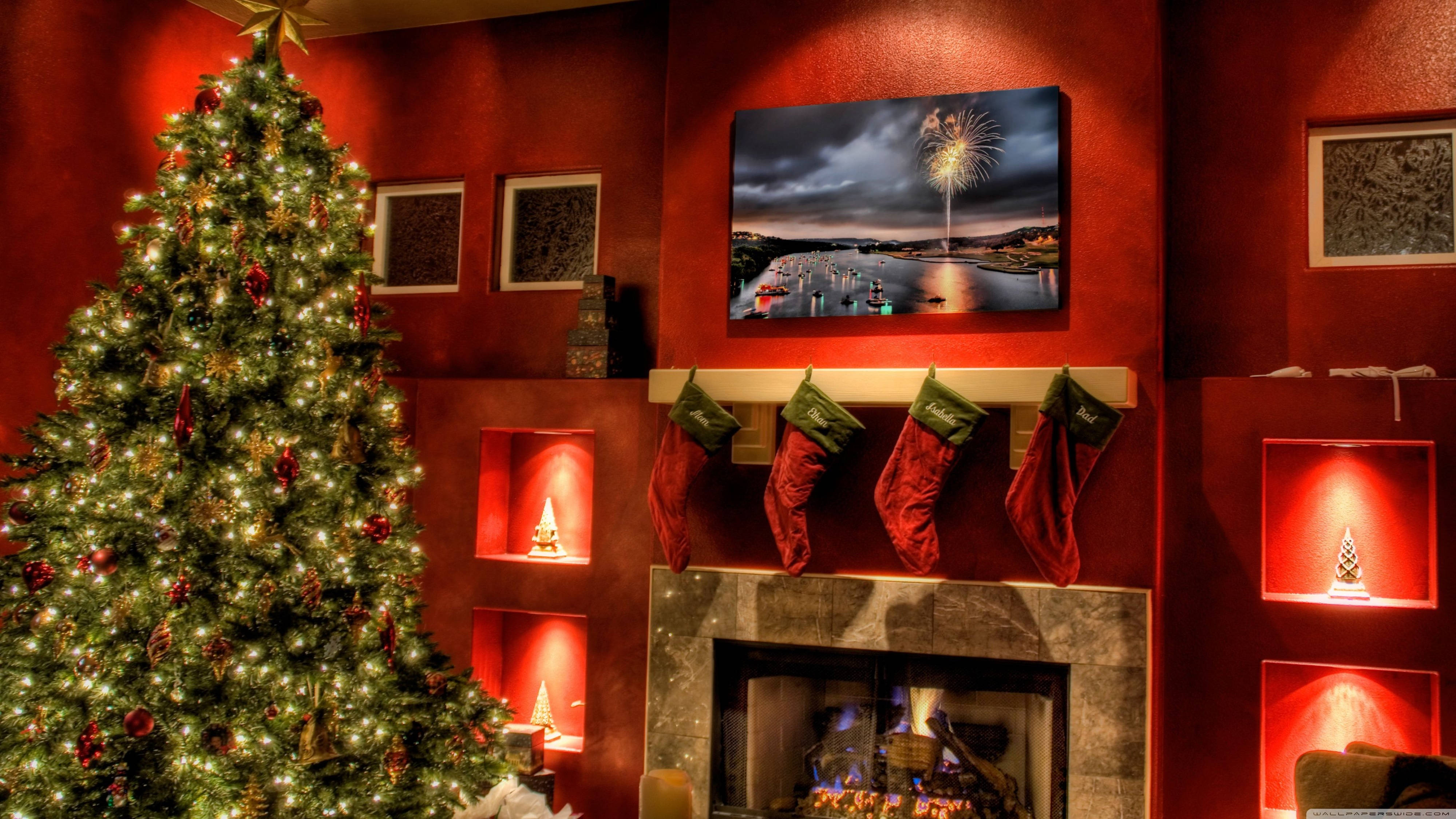 4K Ultra HD クリスマスツリーと暖炉 壁紙