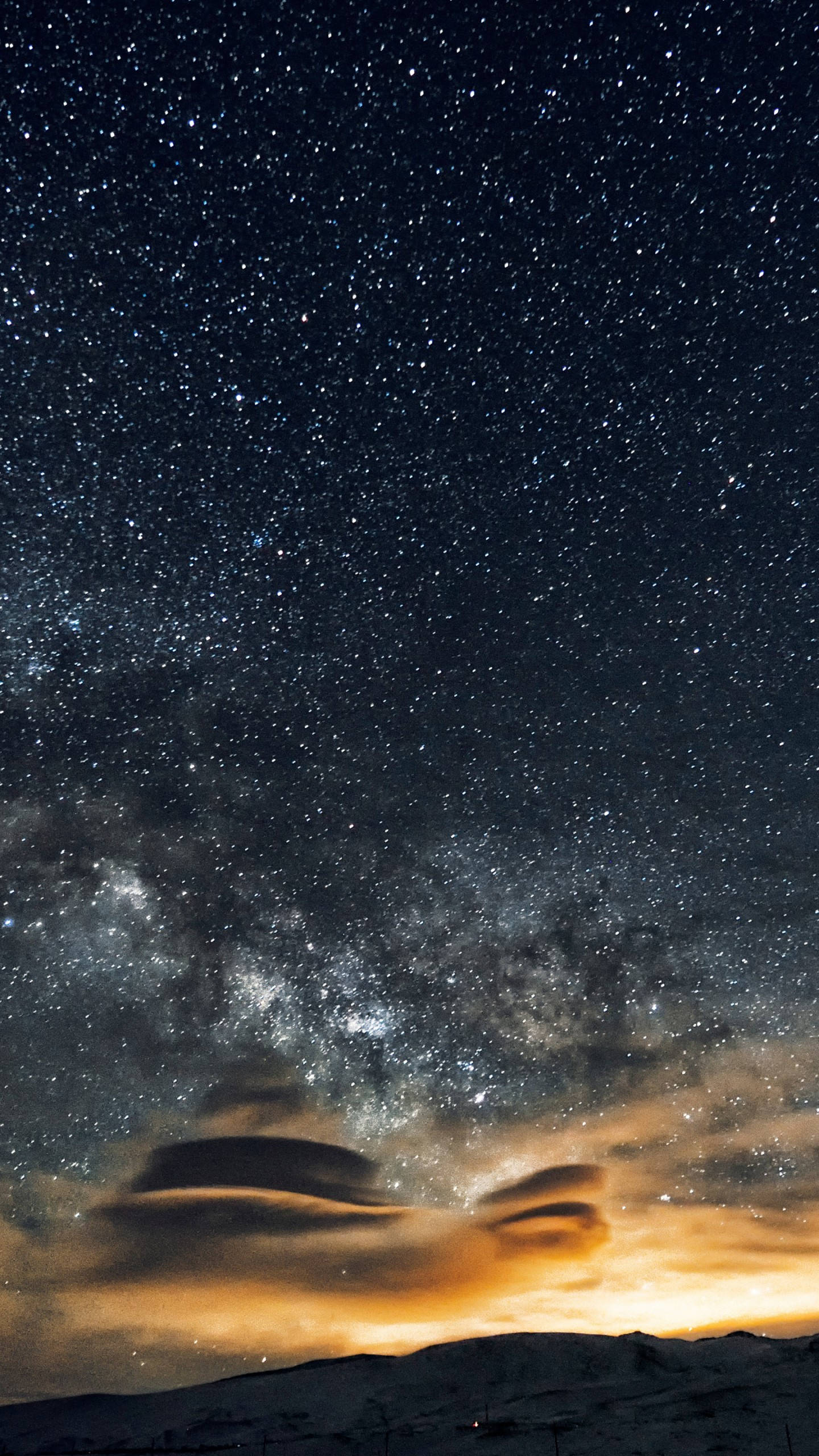 8K iPhone 壮大な星空の夜 壁紙