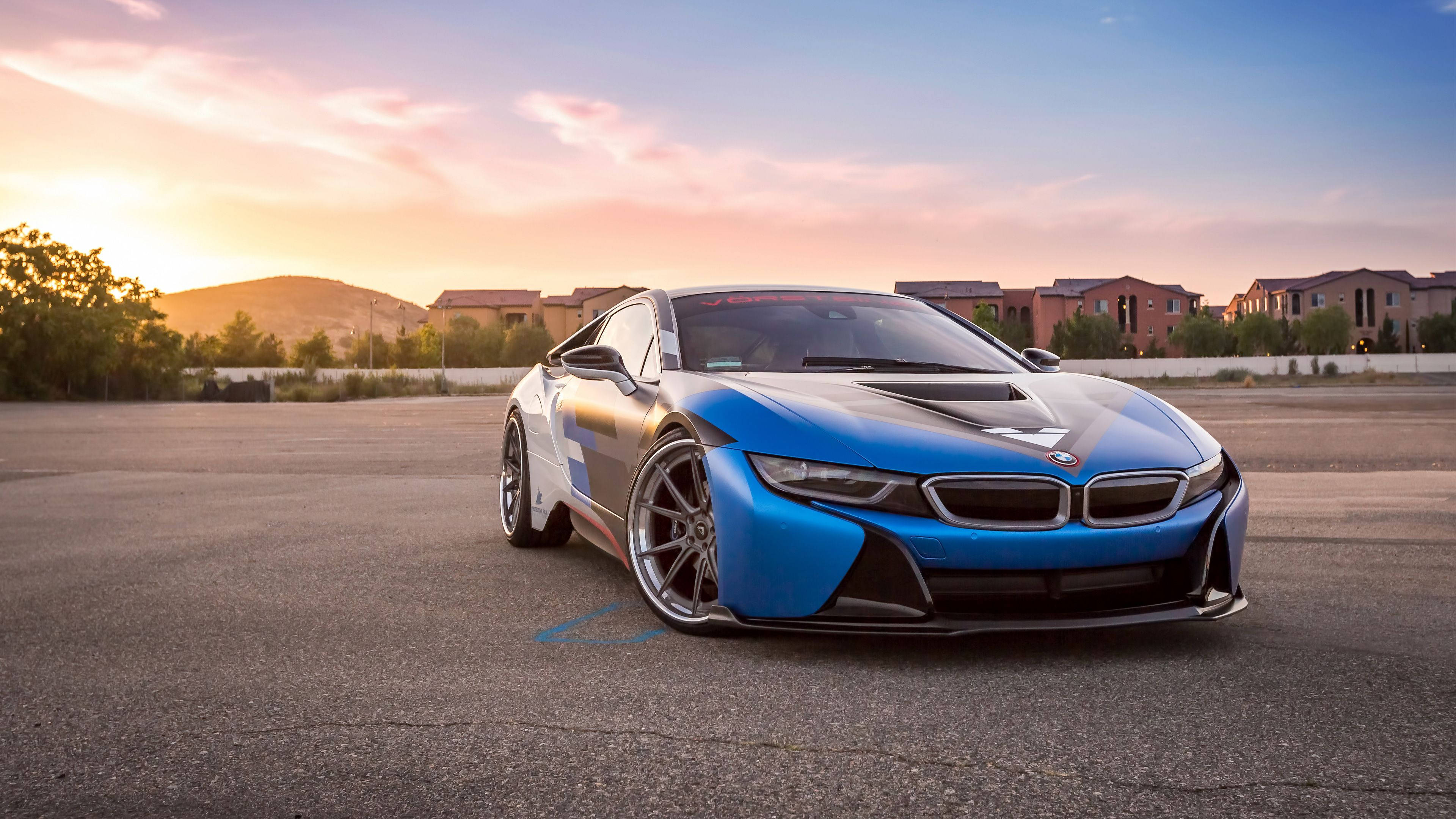 青いBMW I8の4K壁紙 壁紙