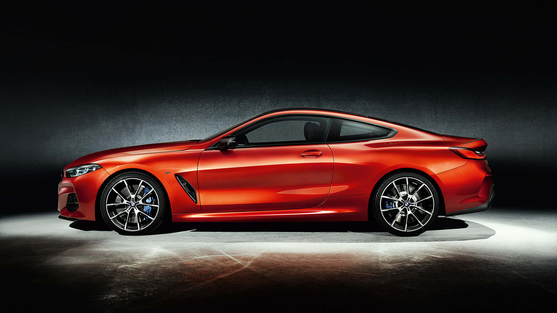 BMW M8 サイドプロフィール 1920x1080 Mシリーズ背景 壁紙