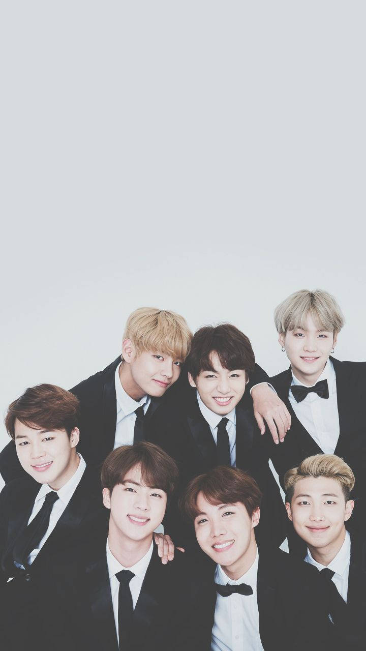 黒スーツのBTS、印象的な姿 壁紙