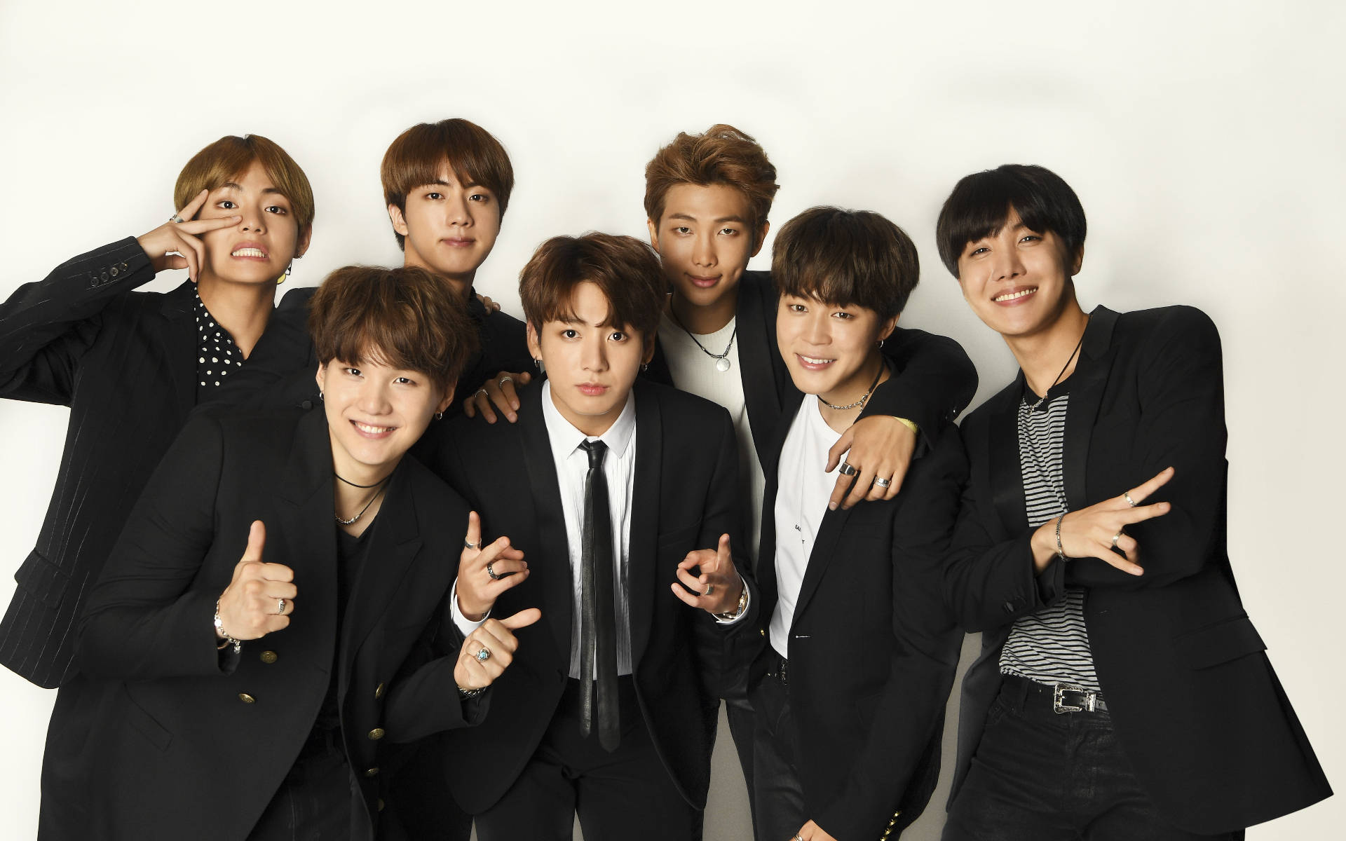 BTS ブラックスーツ集合写真 壁紙