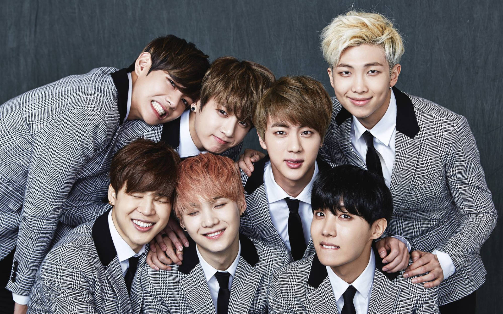 BTS グレースーツ集合写真 壁紙