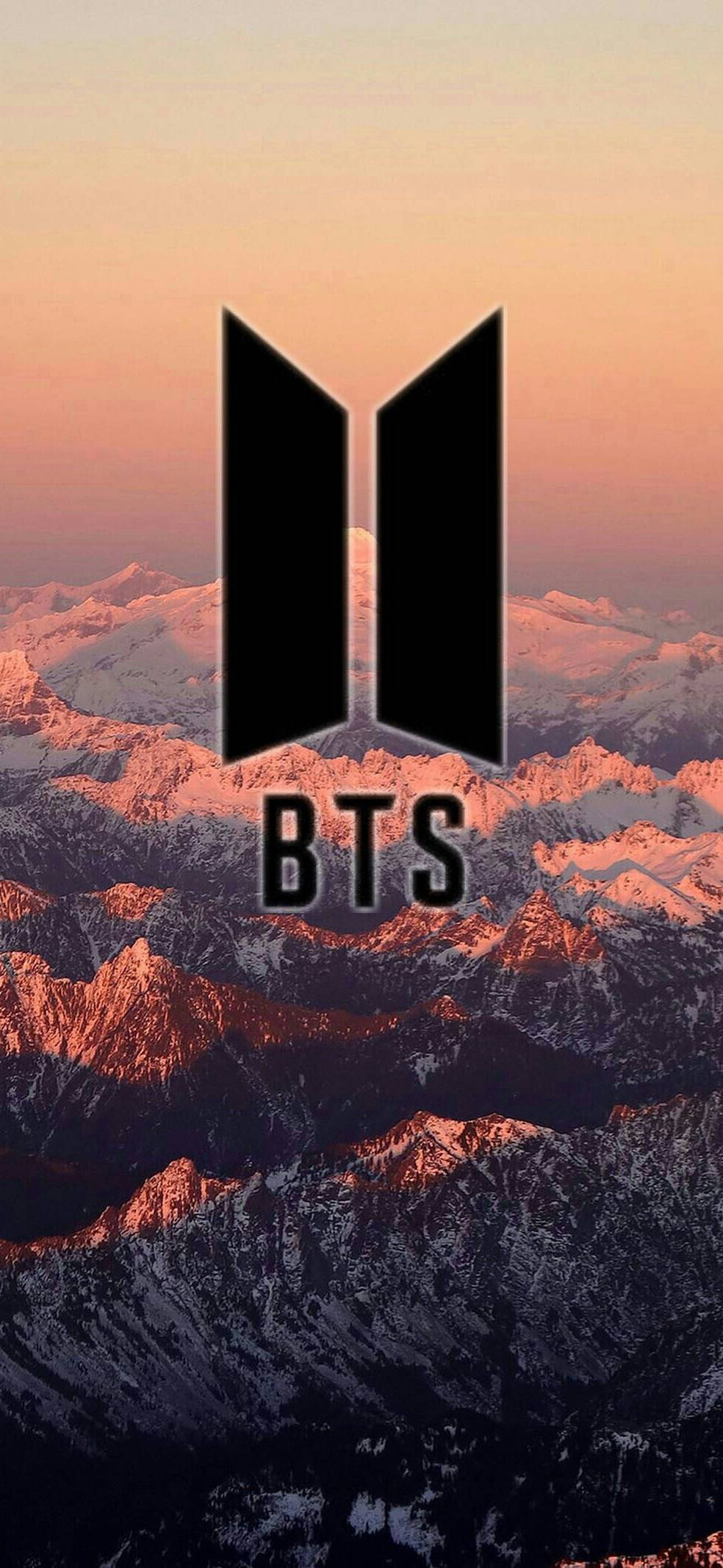 BTSロゴと美しい山々 壁紙