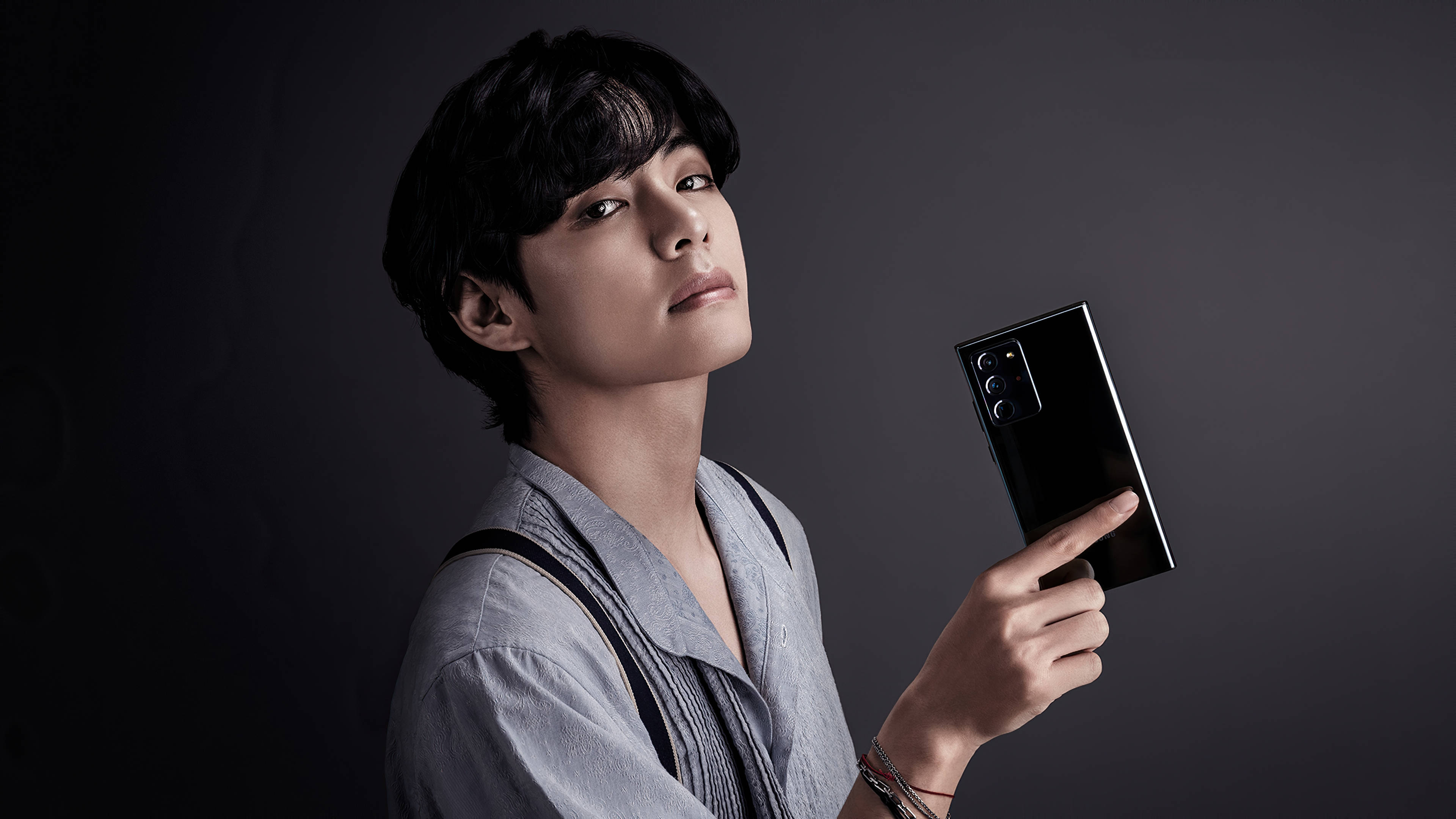 BTS Vのスタイリッシュなスマホモデリング 壁紙