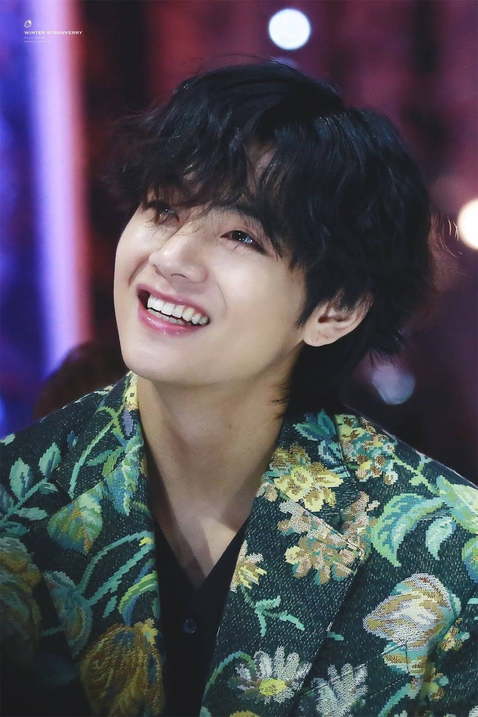 BTS V 花柄コート 壁紙