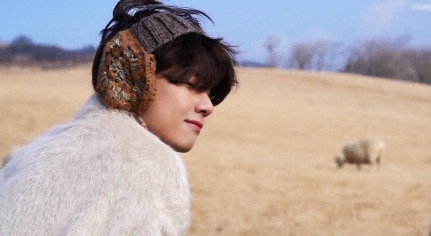 BTS V ニットイヤーマフ 壁紙