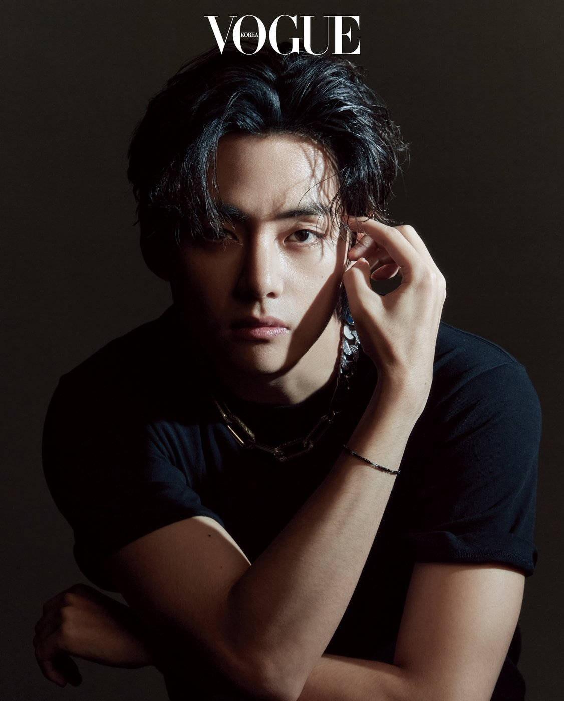 BTS V ヴォーグ 黒シャツ 壁紙