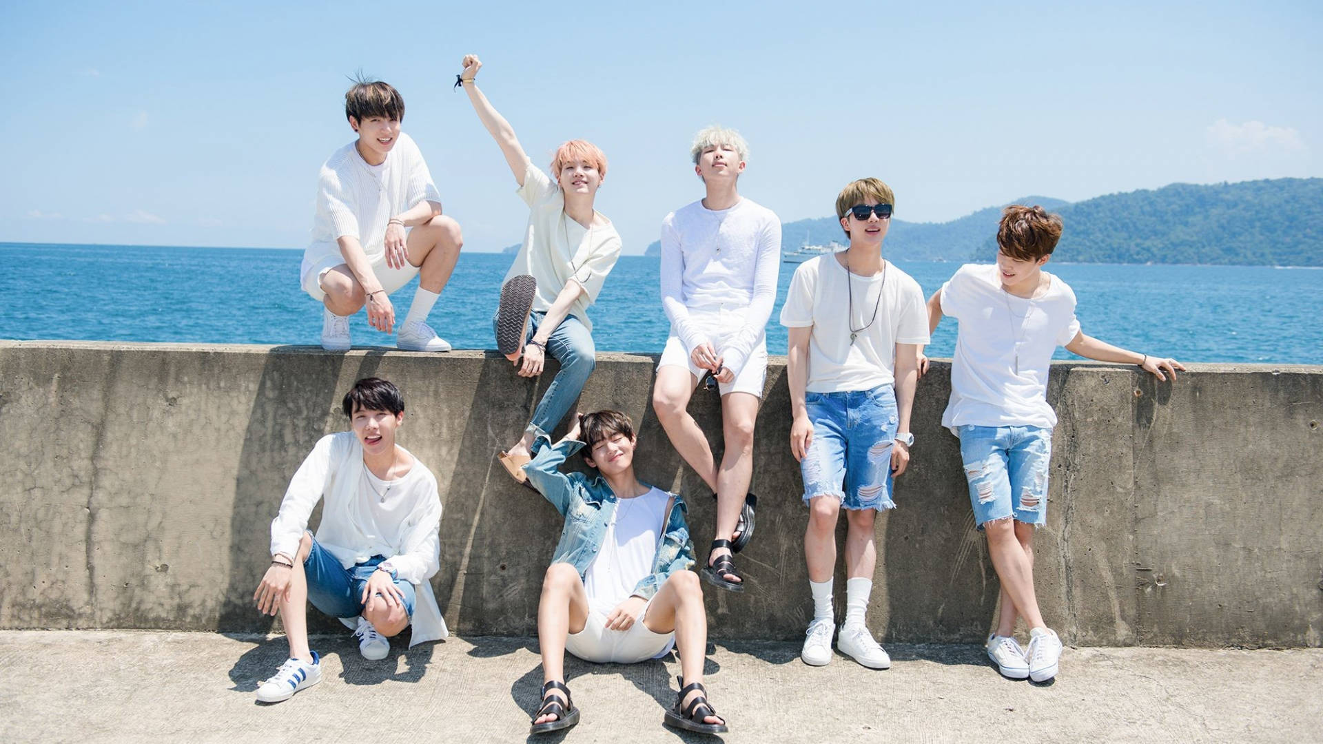 海辺のBTSグループ写真 壁紙