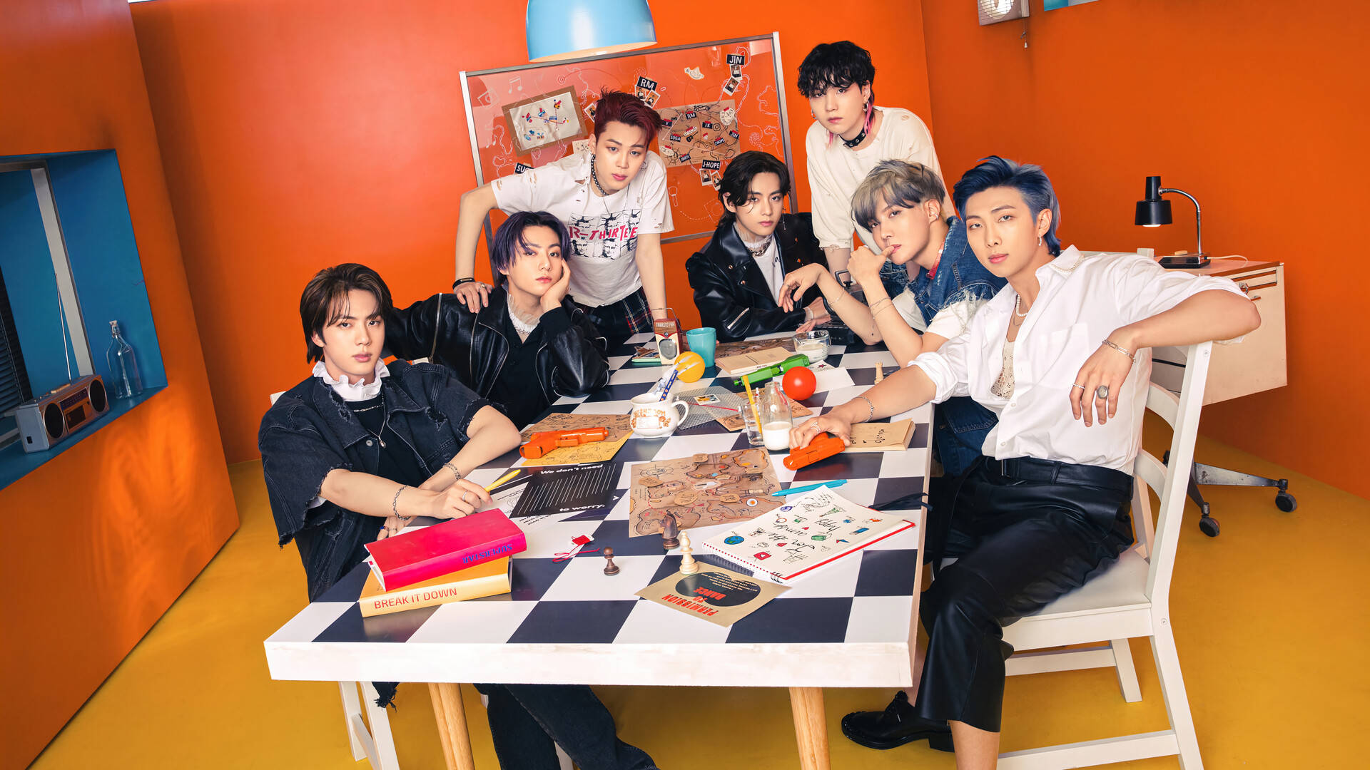 BTS グループ写真 オレンジの部屋 壁紙