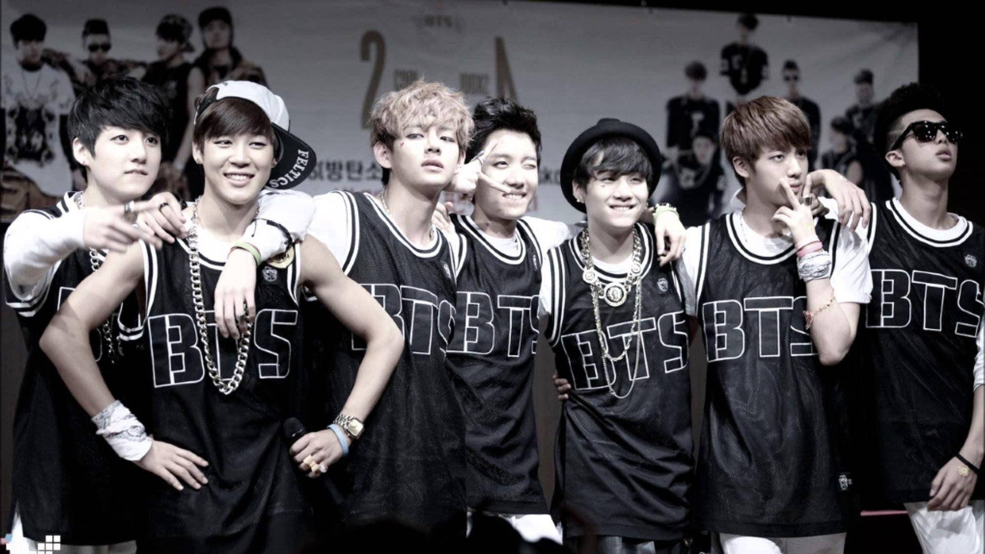 BTS ジャージ姿のラップトップ 壁紙