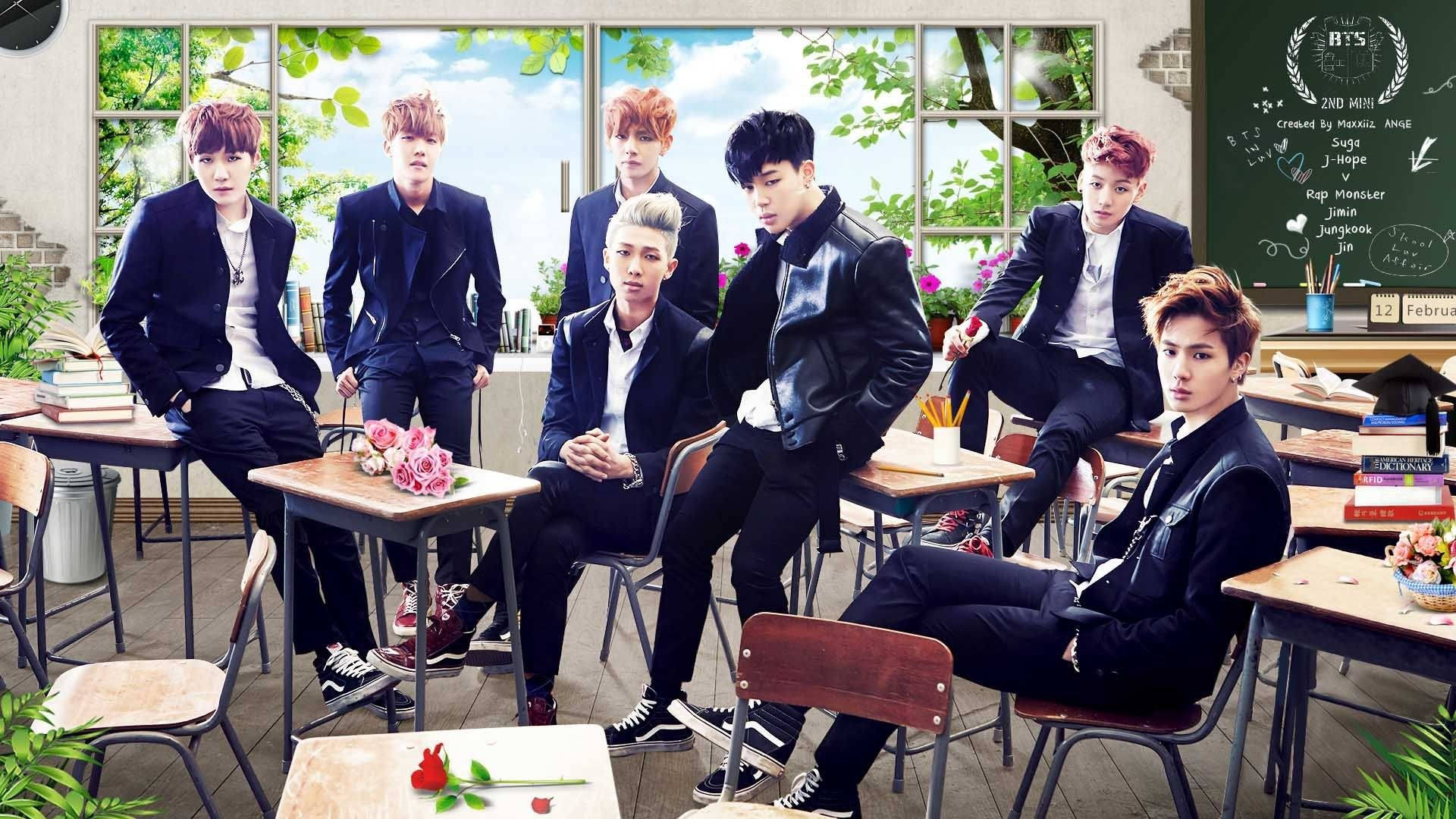 BTSのボーイズバンドが学校の壁紙で一緒にポーズをとっている様子