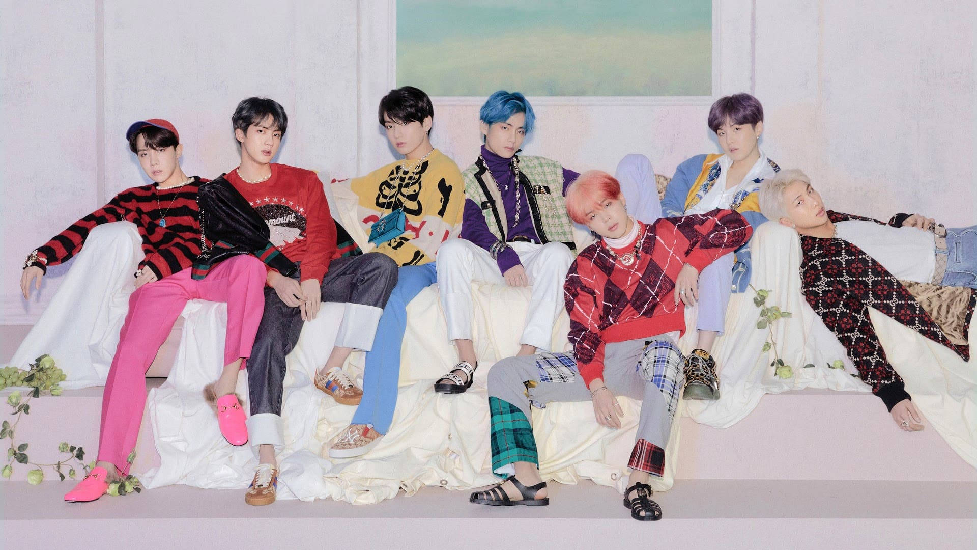BTS 白いソファ デスクトップ壁紙 壁紙