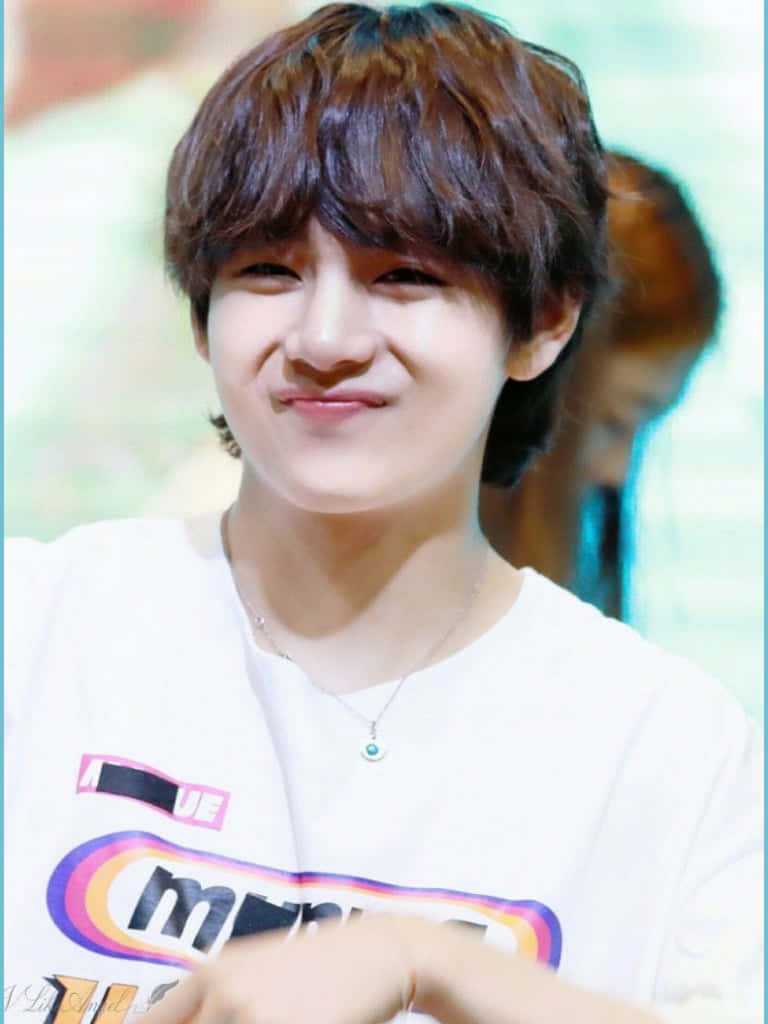 BTSのVが見せる自信あふれる笑顔 壁紙