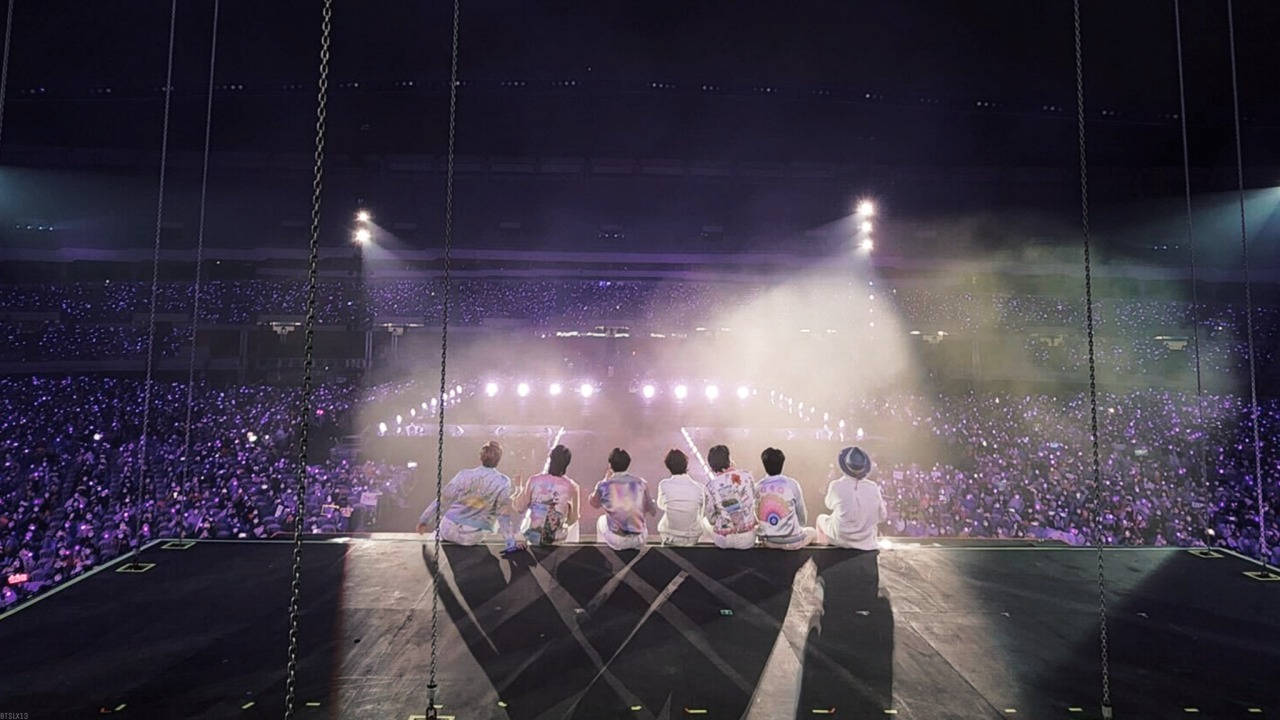 BTSコンサート メンバーがステージに座る風景 壁紙