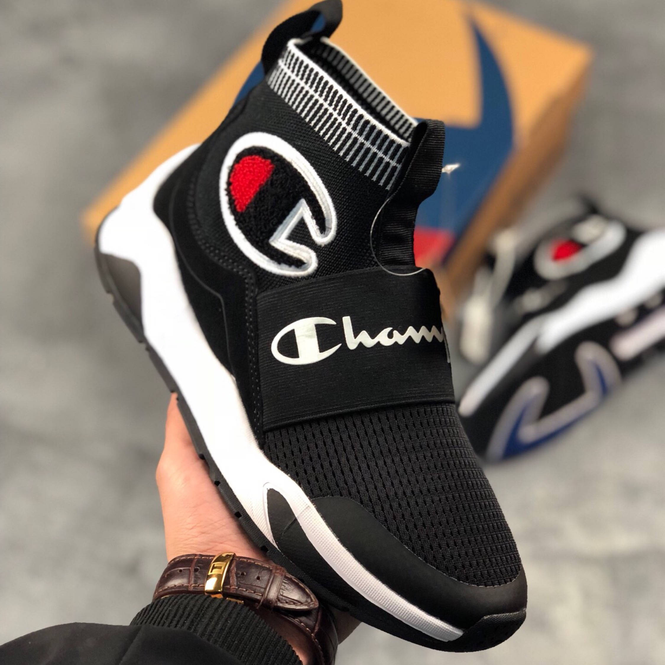 Champion ブラックランニングシューズ 壁紙