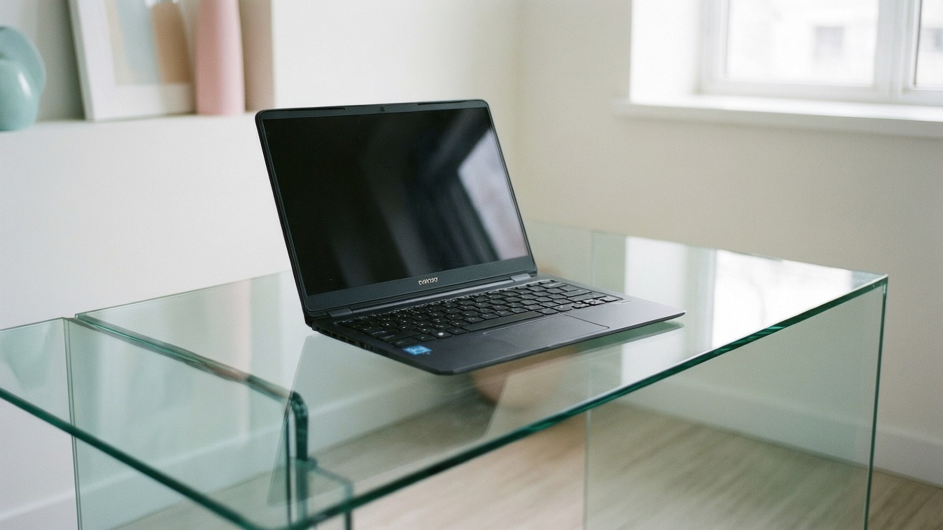 ミニマルなChromebookデスク 壁紙