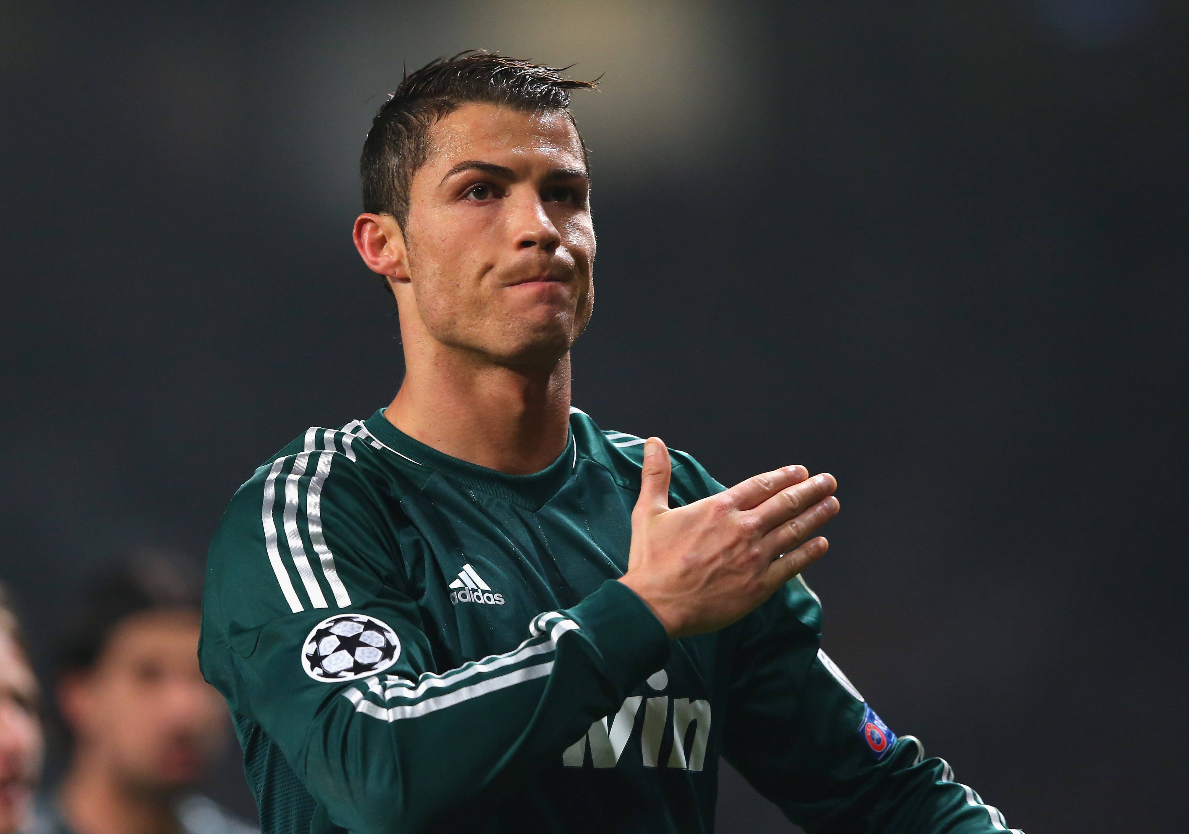 CR7 クリスティアーノ・ロナウド 緑のユニフォーム 壁紙