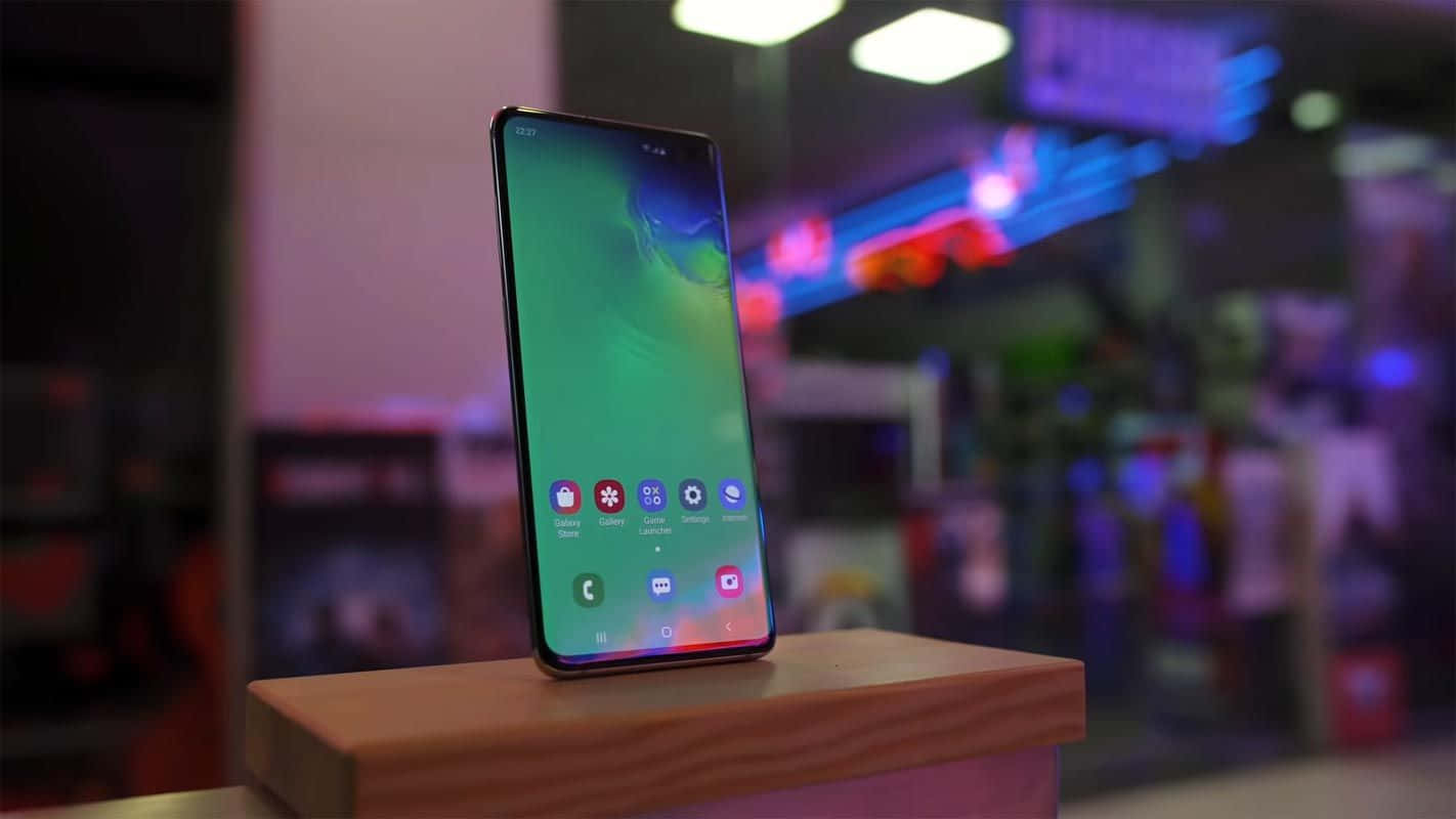 新しいGalaxy S10を手に入れて、比類なきパワーとデザインを体験しよう 壁紙