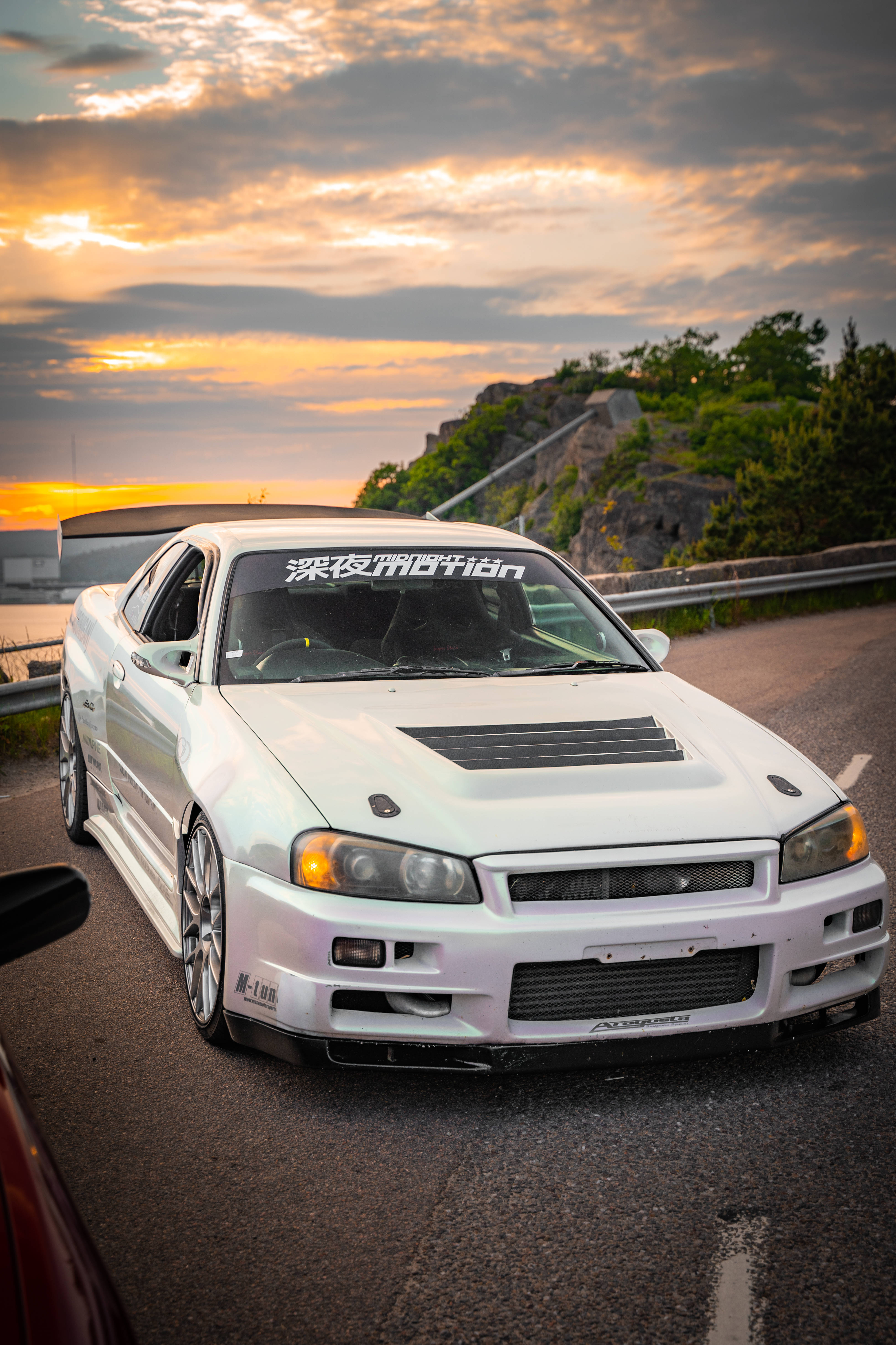 白い日産スカイラインGT-R R34 壁紙