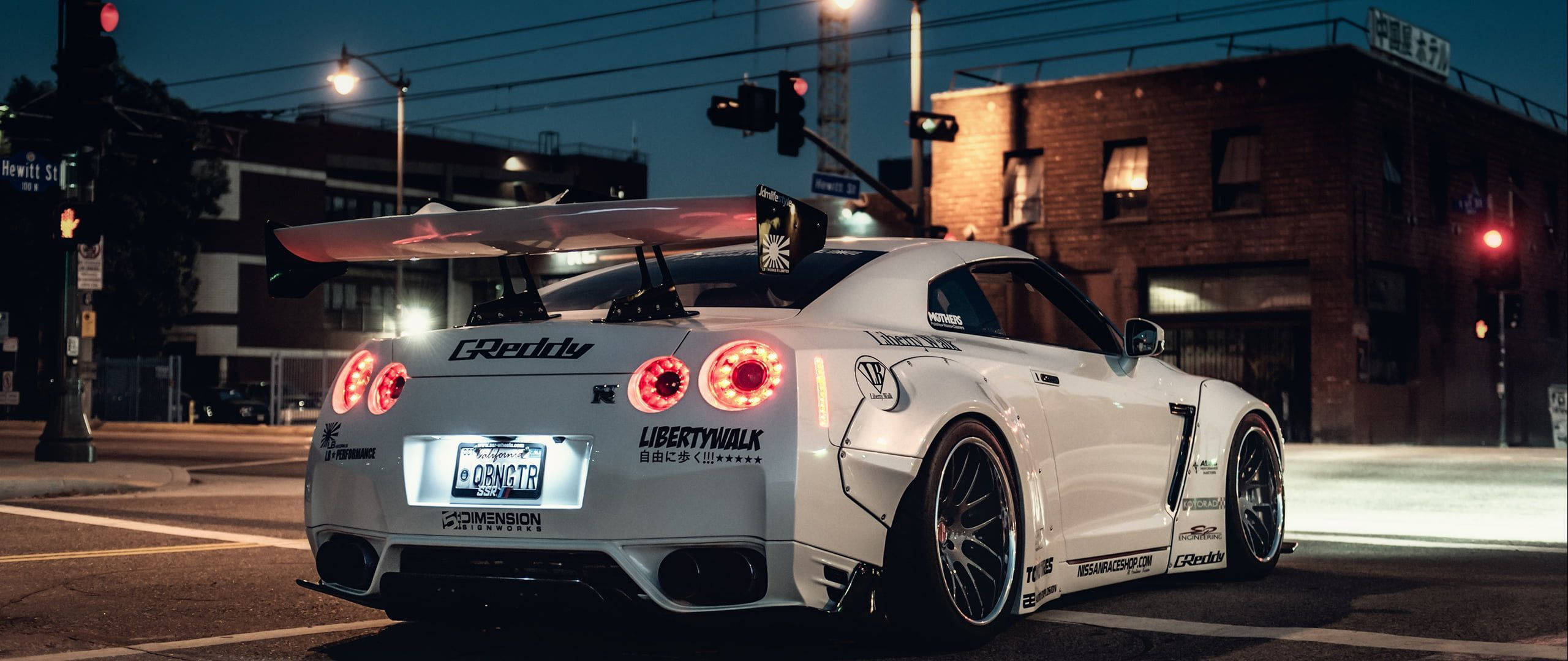 白い日産スカイラインGTR R34 リアビュー 壁紙