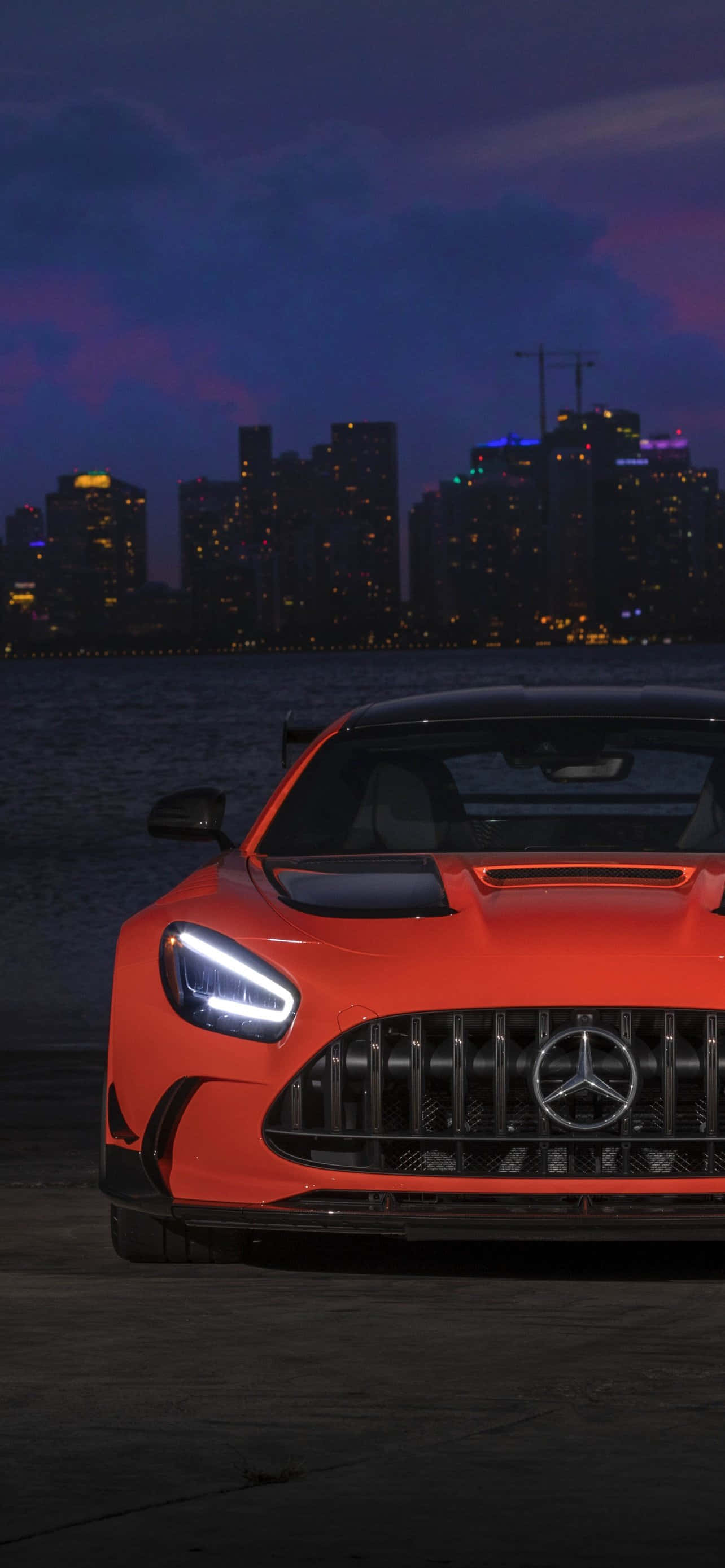 象徴的なメルセデスGTS、スタイリッシュなブラックの外観 壁紙