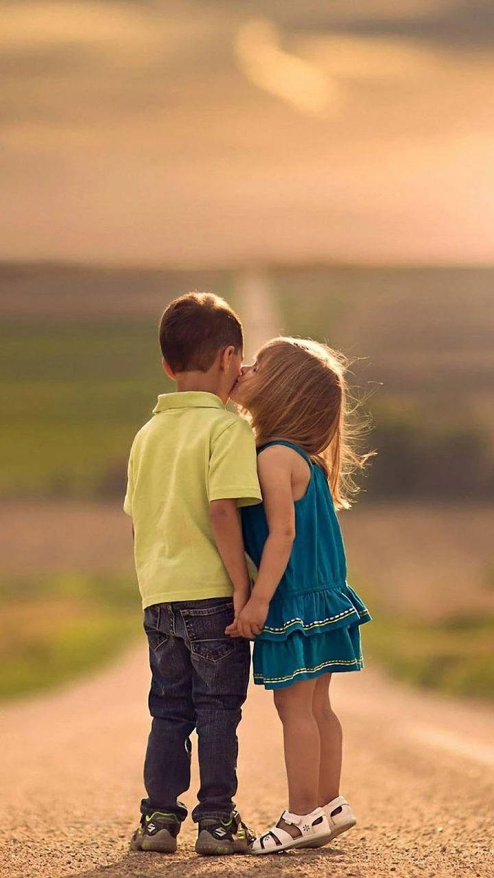 かわいい子供たちのキスHD 壁紙