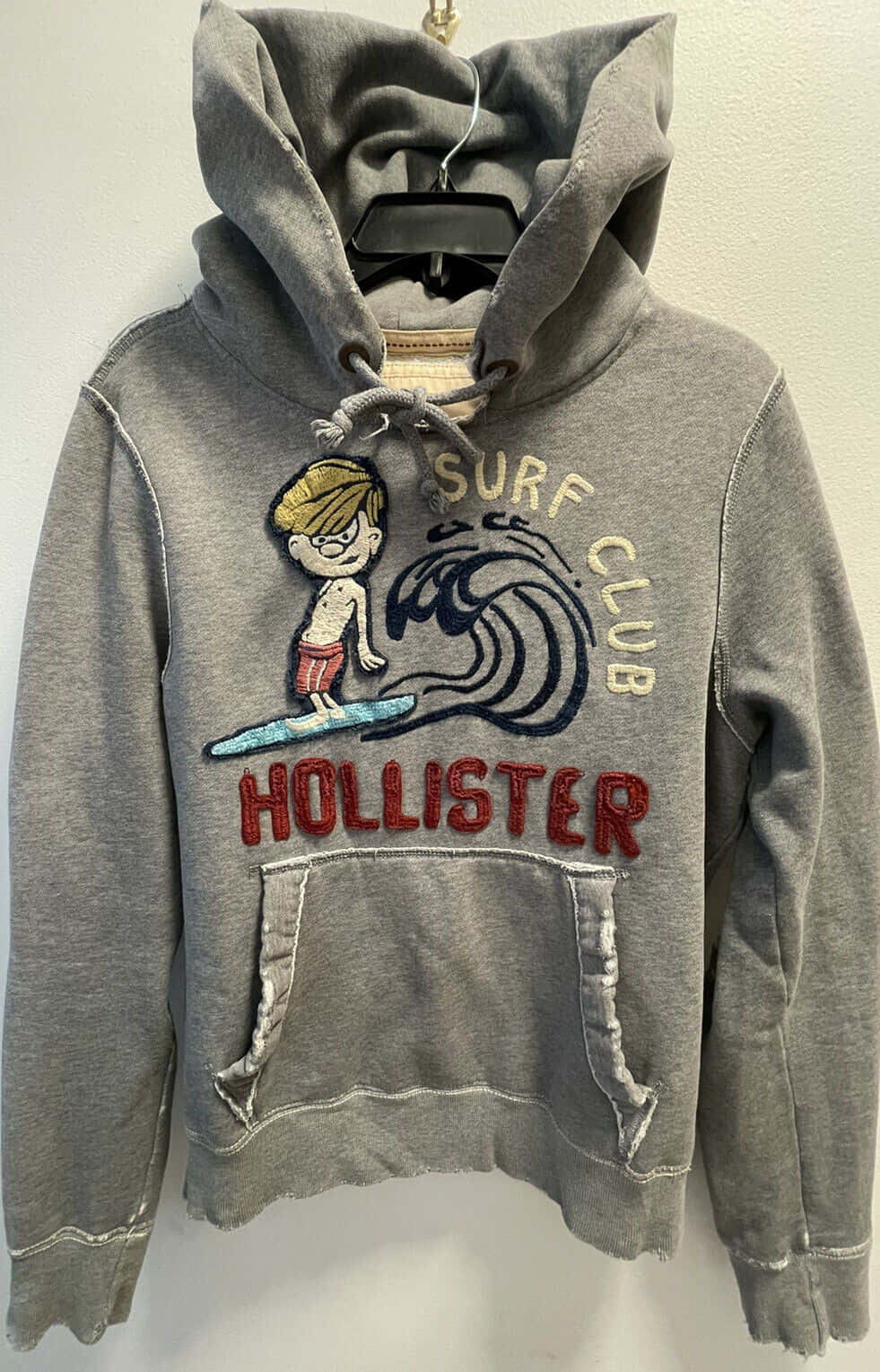 冬のワードローブをHollisterの存在感あるアイテムで明るく彩ろう 壁紙