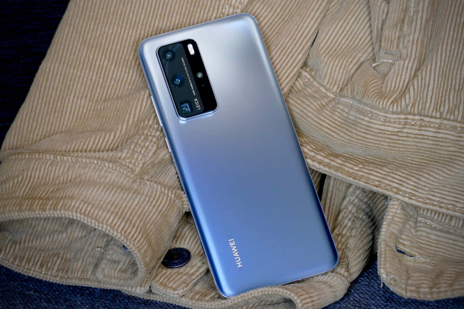 Huaweiは革新性と品質をデバイスの最前線に据えています 壁紙