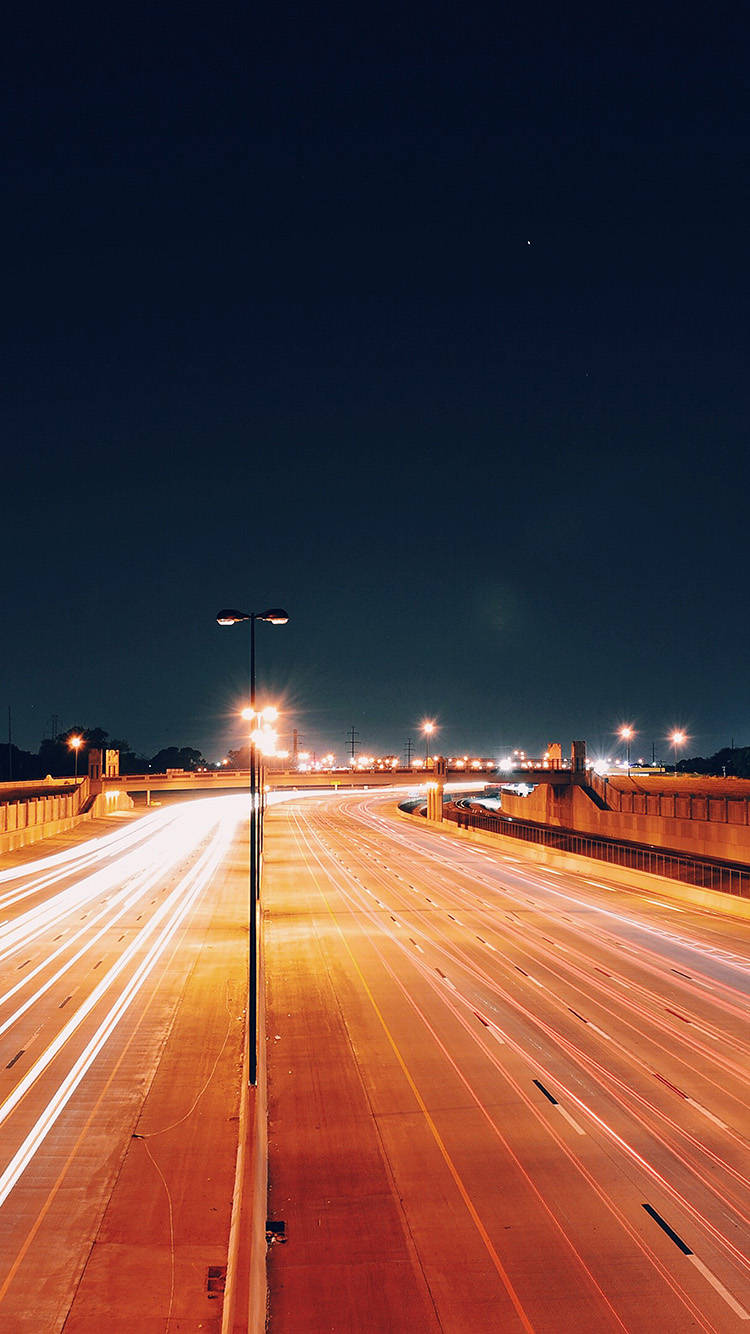 iPhone 12 Pro 夜の高速道路 壁紙