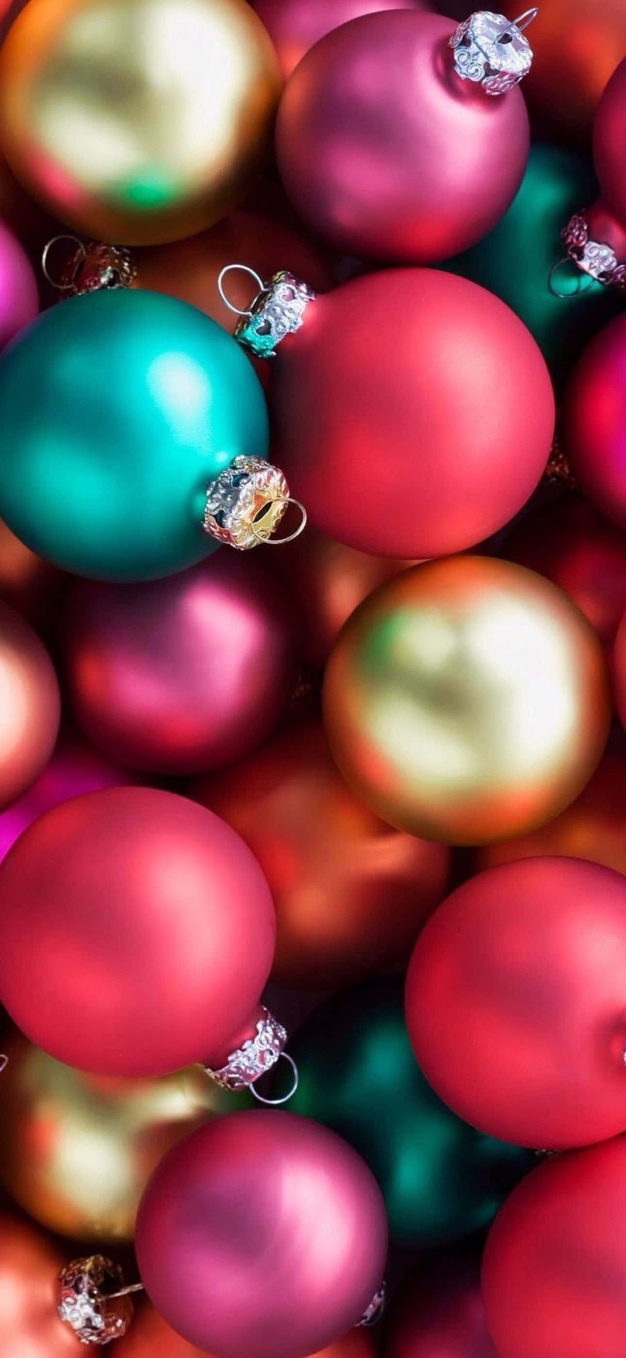 クリスマスシーズンを楽しく祝う、お祝いムードあふれるiPhone用背景画像 壁紙