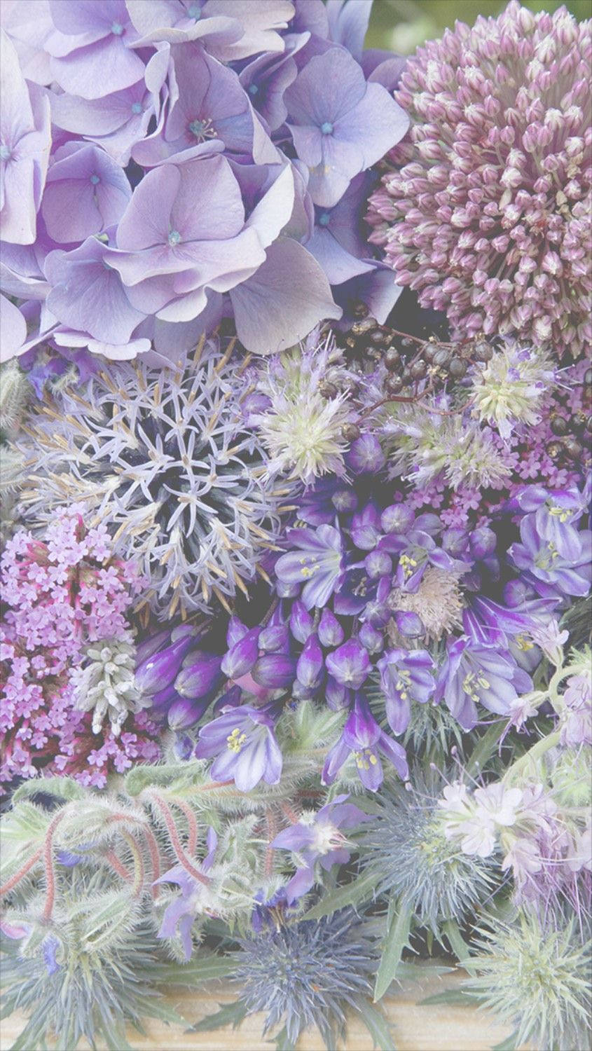 ライラックと紫の花柄iPhone 壁紙