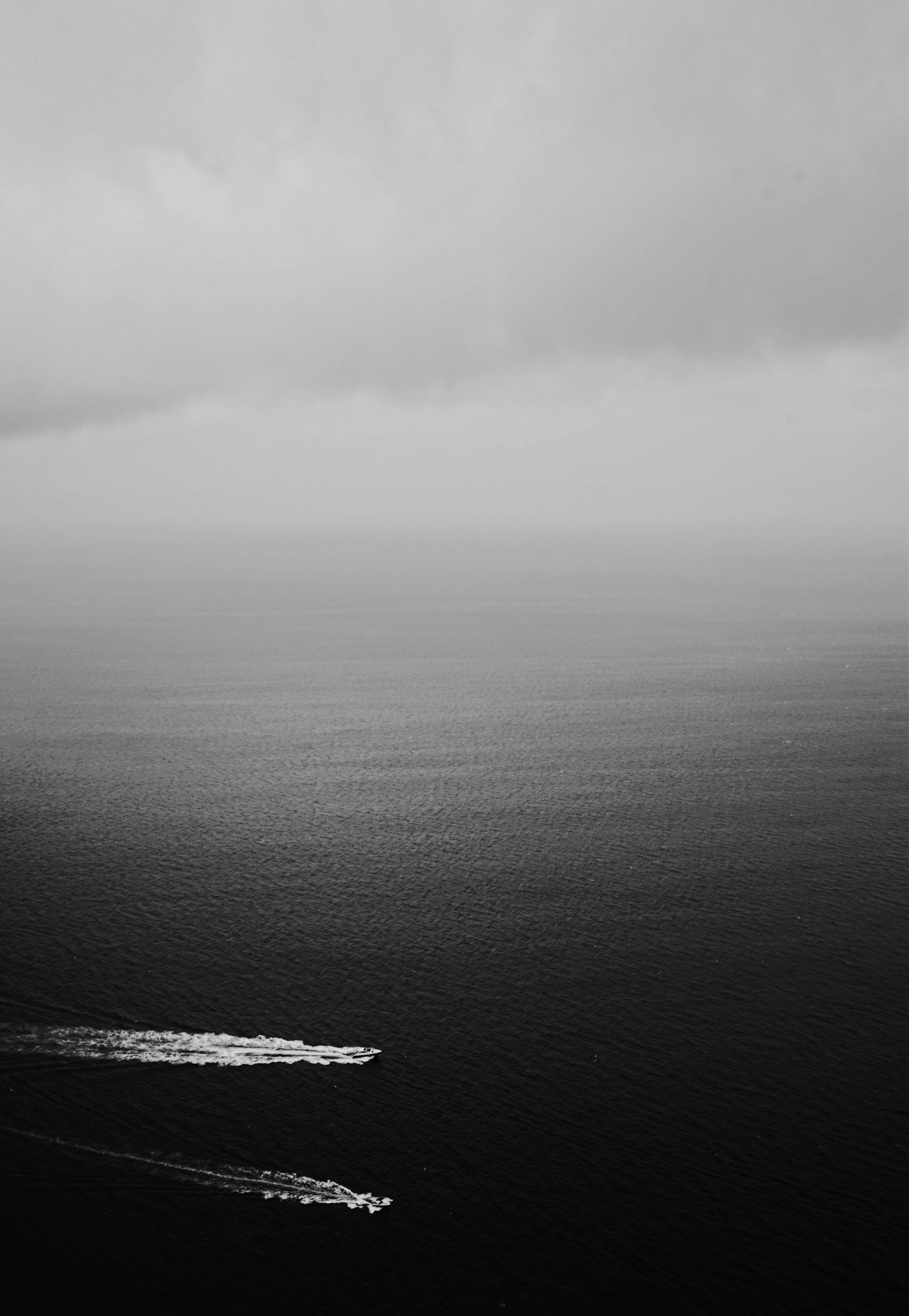黒いiPhoneの海 壁紙