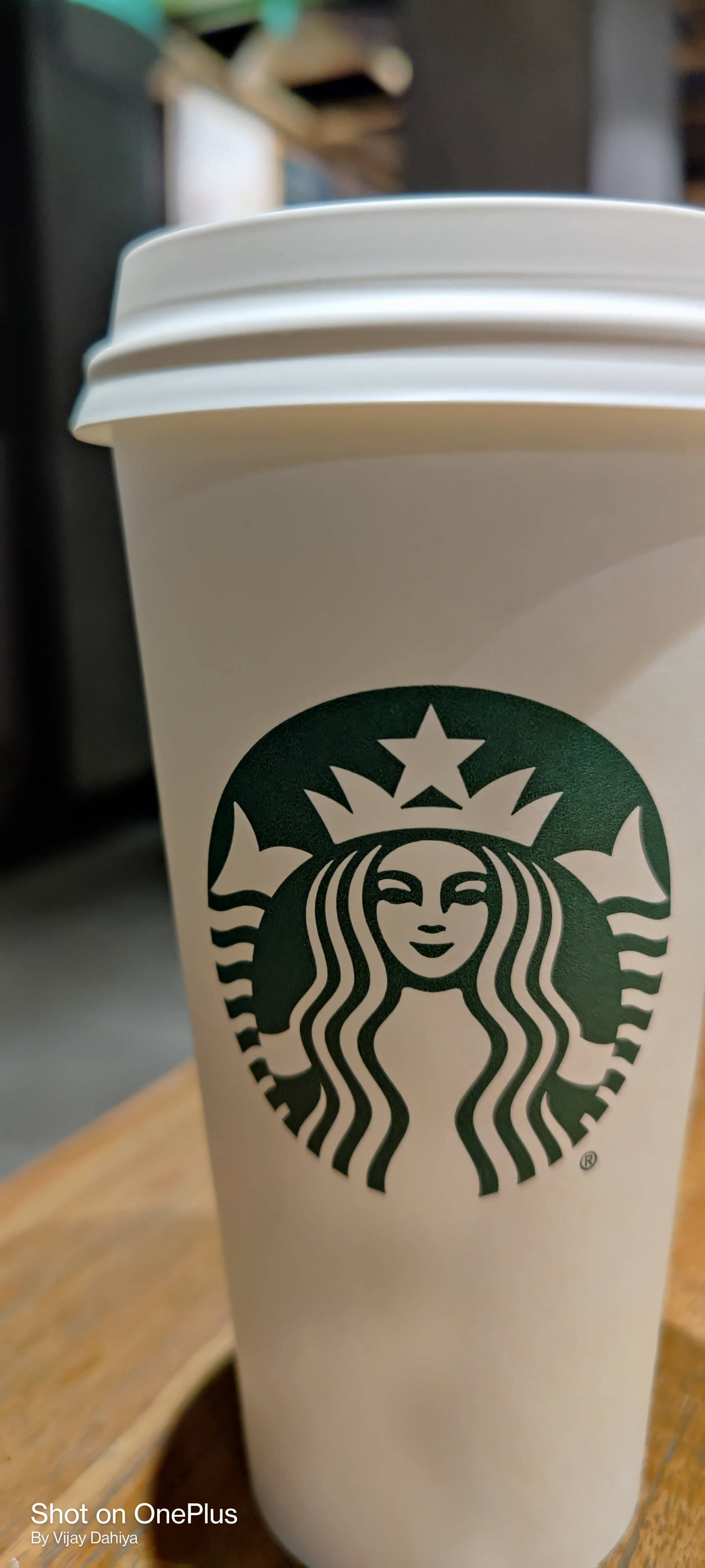 白いスターバックスカップ iPhone 壁紙