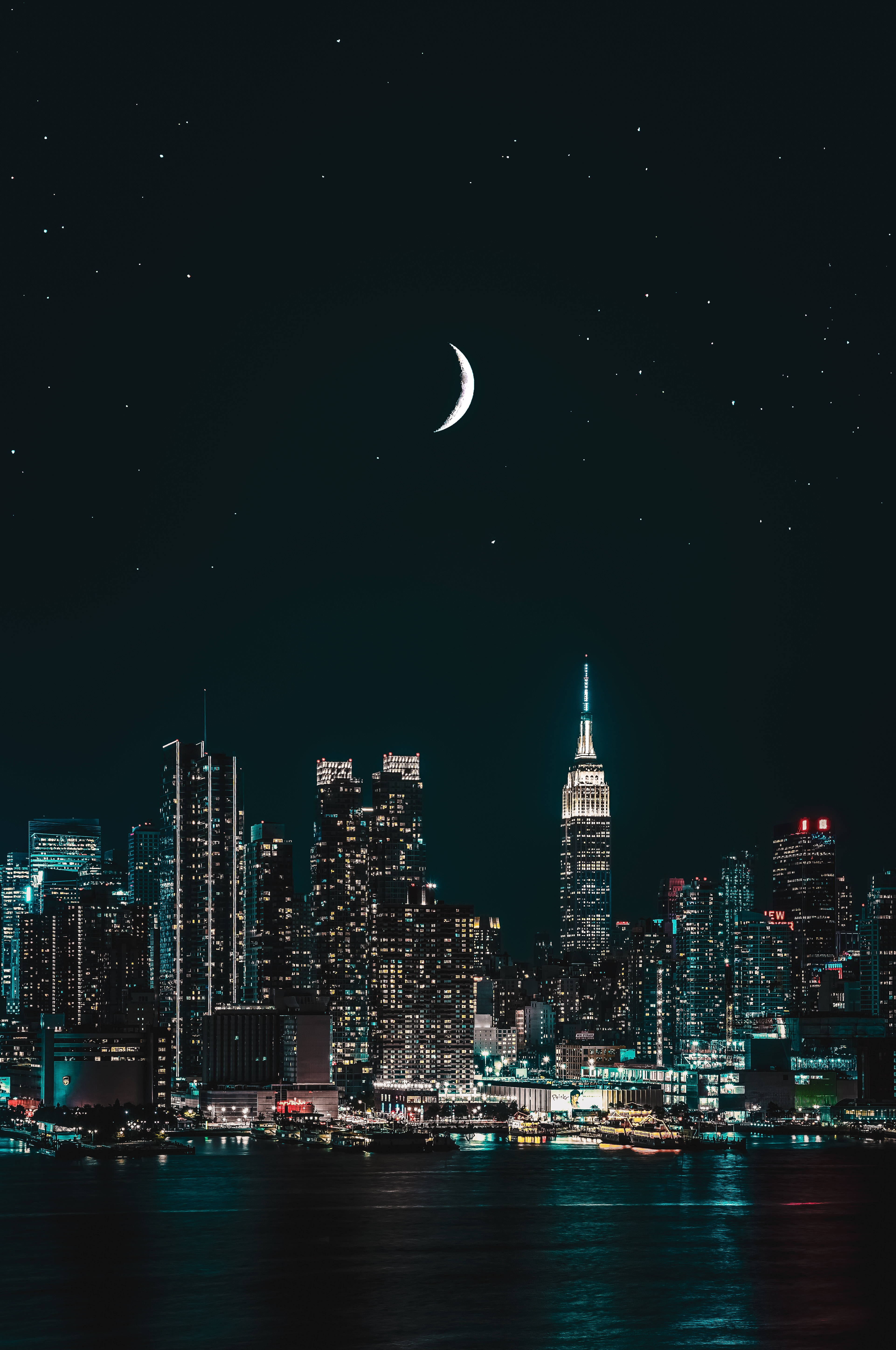 月とニューヨークの夜 iPhone 壁紙