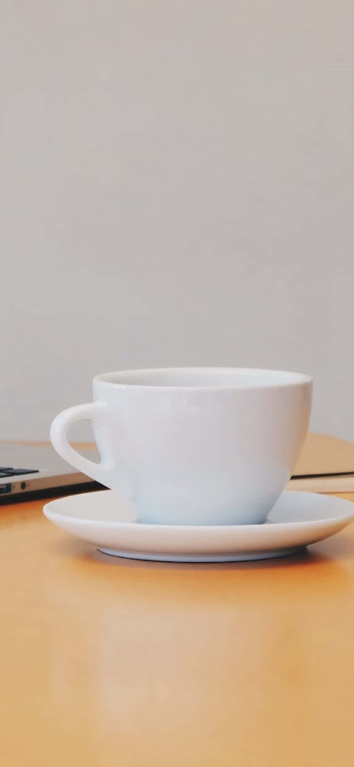 iPhone X デスク背景 白いコーヒーカップ 壁紙