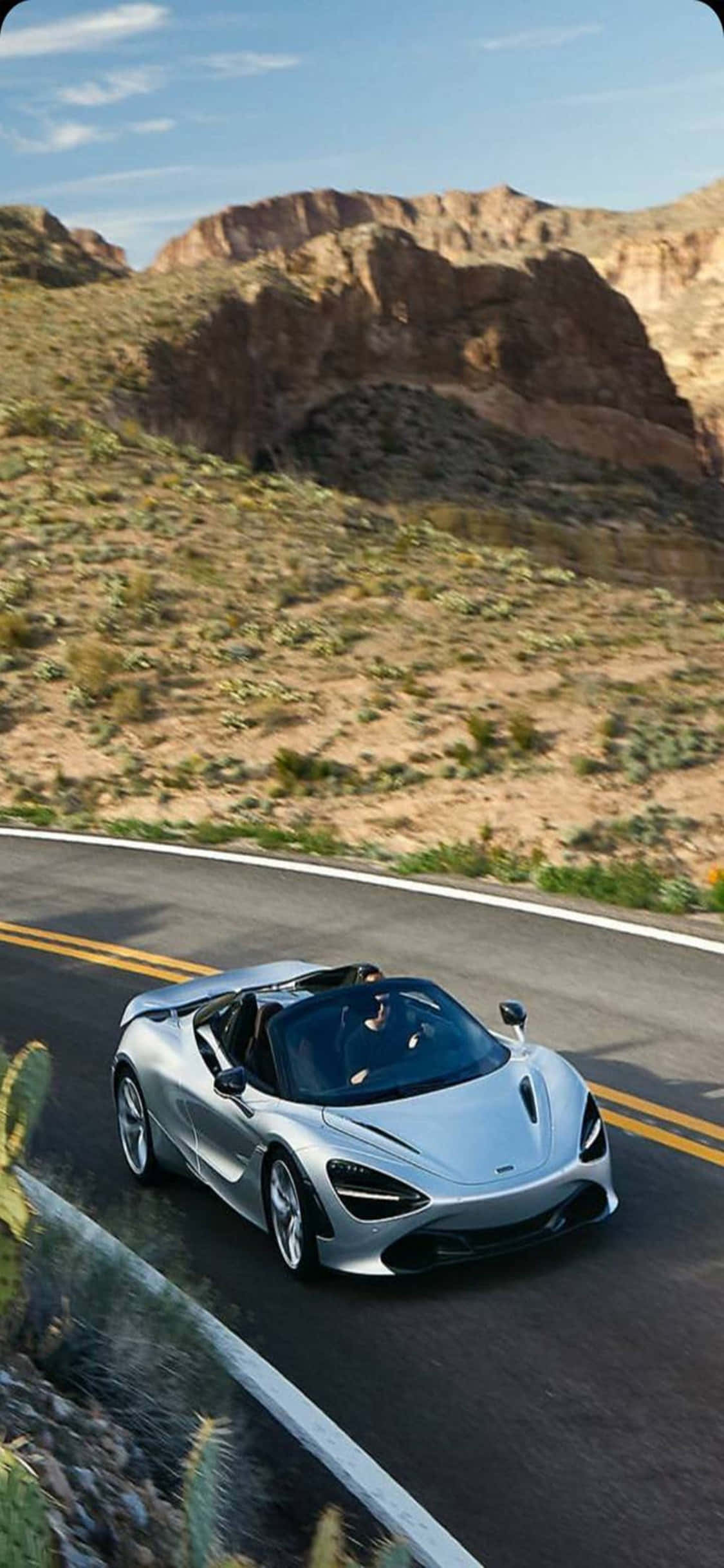iPhone X McLaren 720s Spider 砂漠背景 壁紙