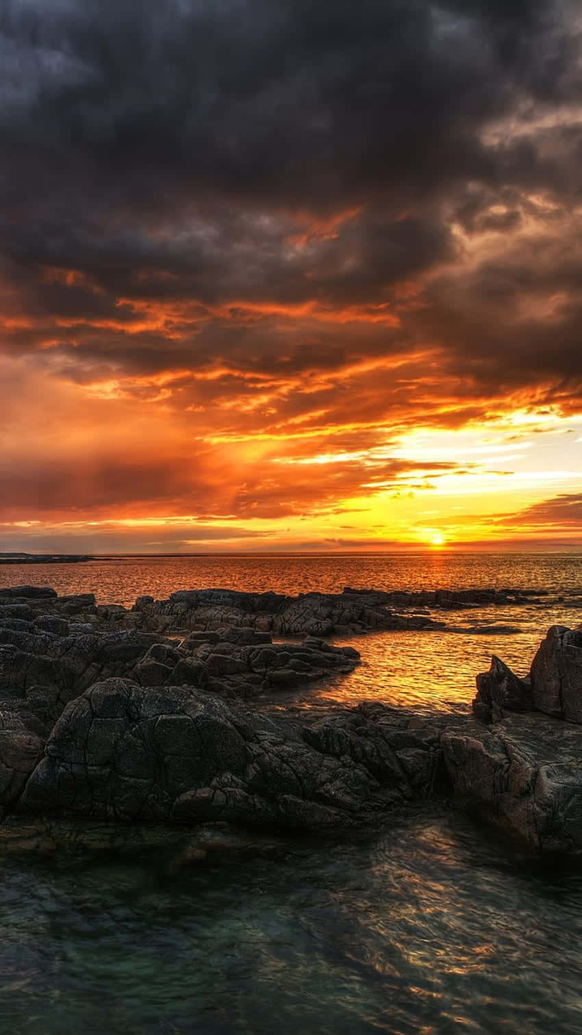 iPhone X マリブ背景 嵐の夕焼け空 壁紙