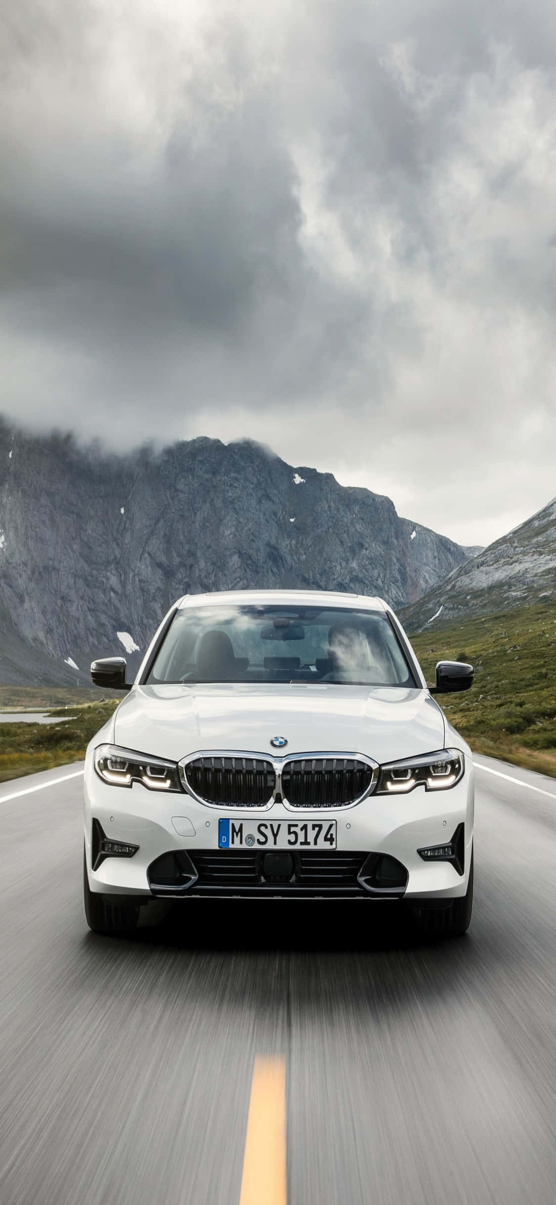 性能とスタイルの融合 – iPhone XとBMW 壁紙
