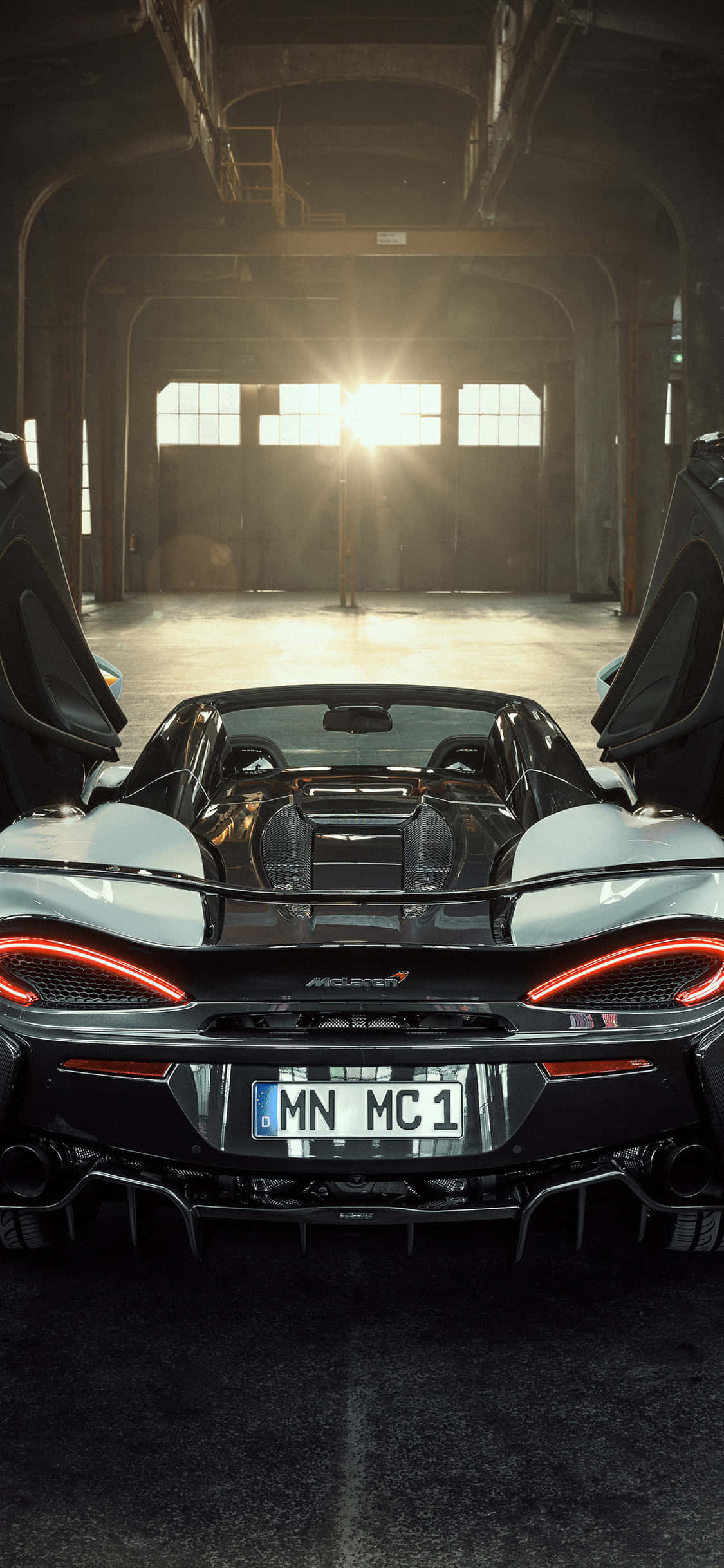 McLaren 720sに映えるiPhone Xs 壁紙