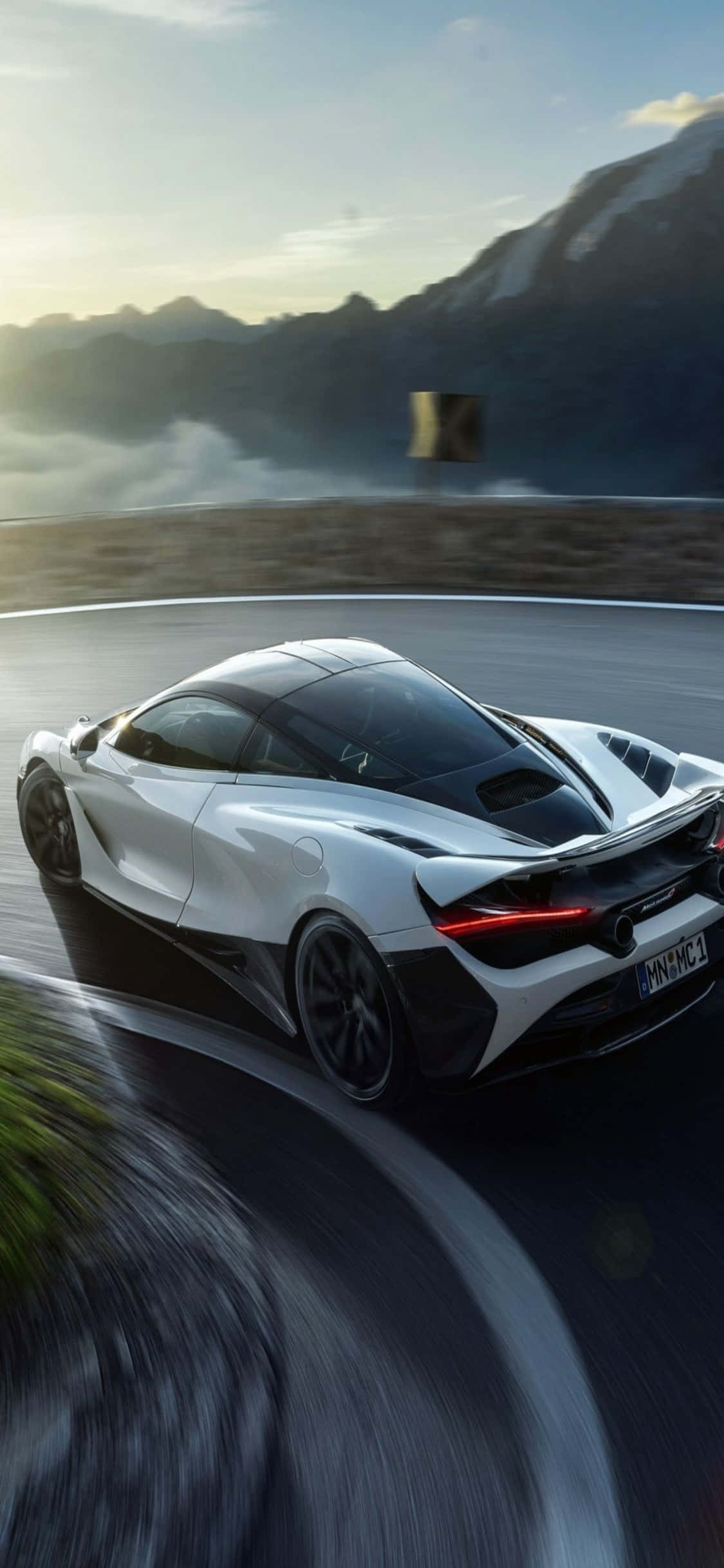 iPhone XsとMcLaren 720sで人生を加速 壁紙
