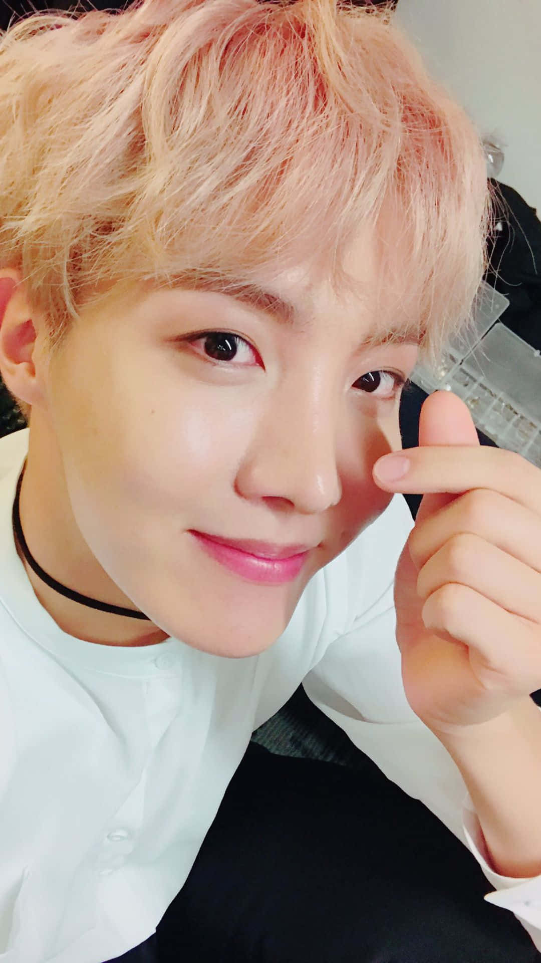 J-Hope BTS フィンガーハート 壁紙