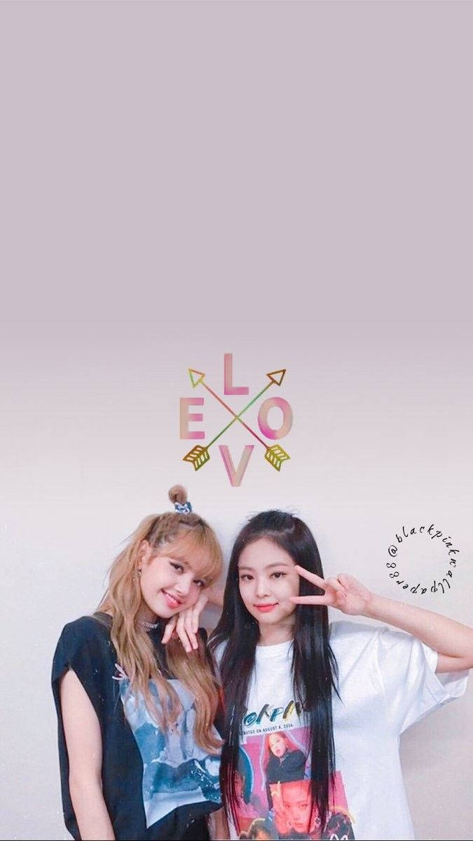 白背景に矢印とLOVEのBlackpinkリサとジェニーの壁紙