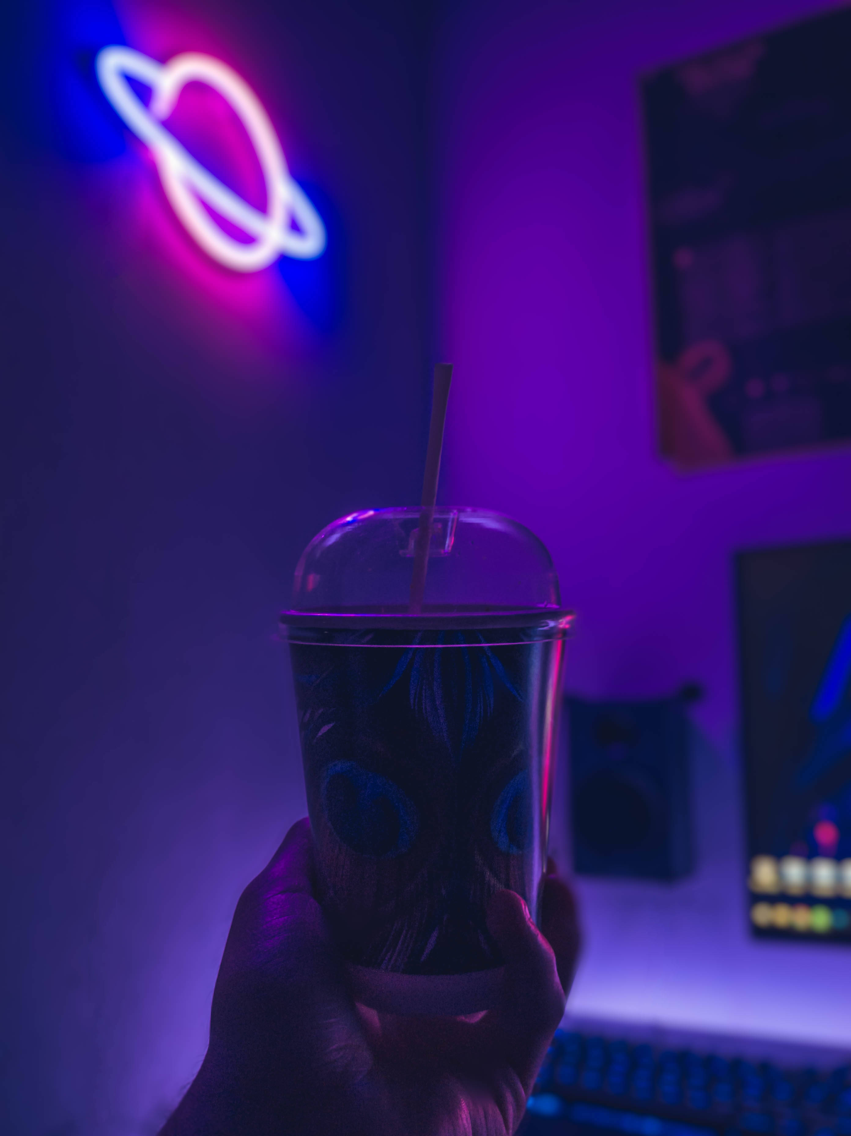 ネオンパープルなLEDサイン 壁紙