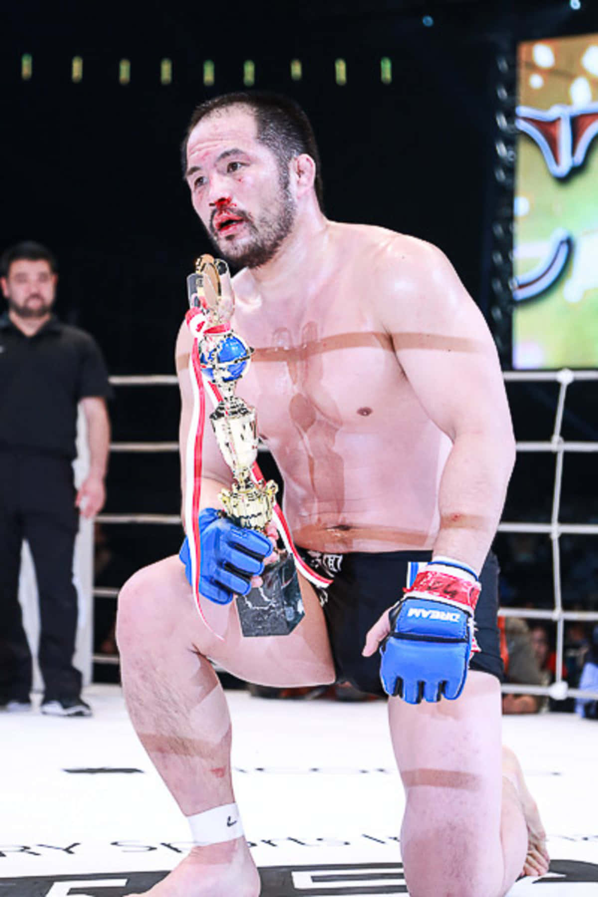 日本のMMAファイター 桜井速人 血まみれの顔 壁紙