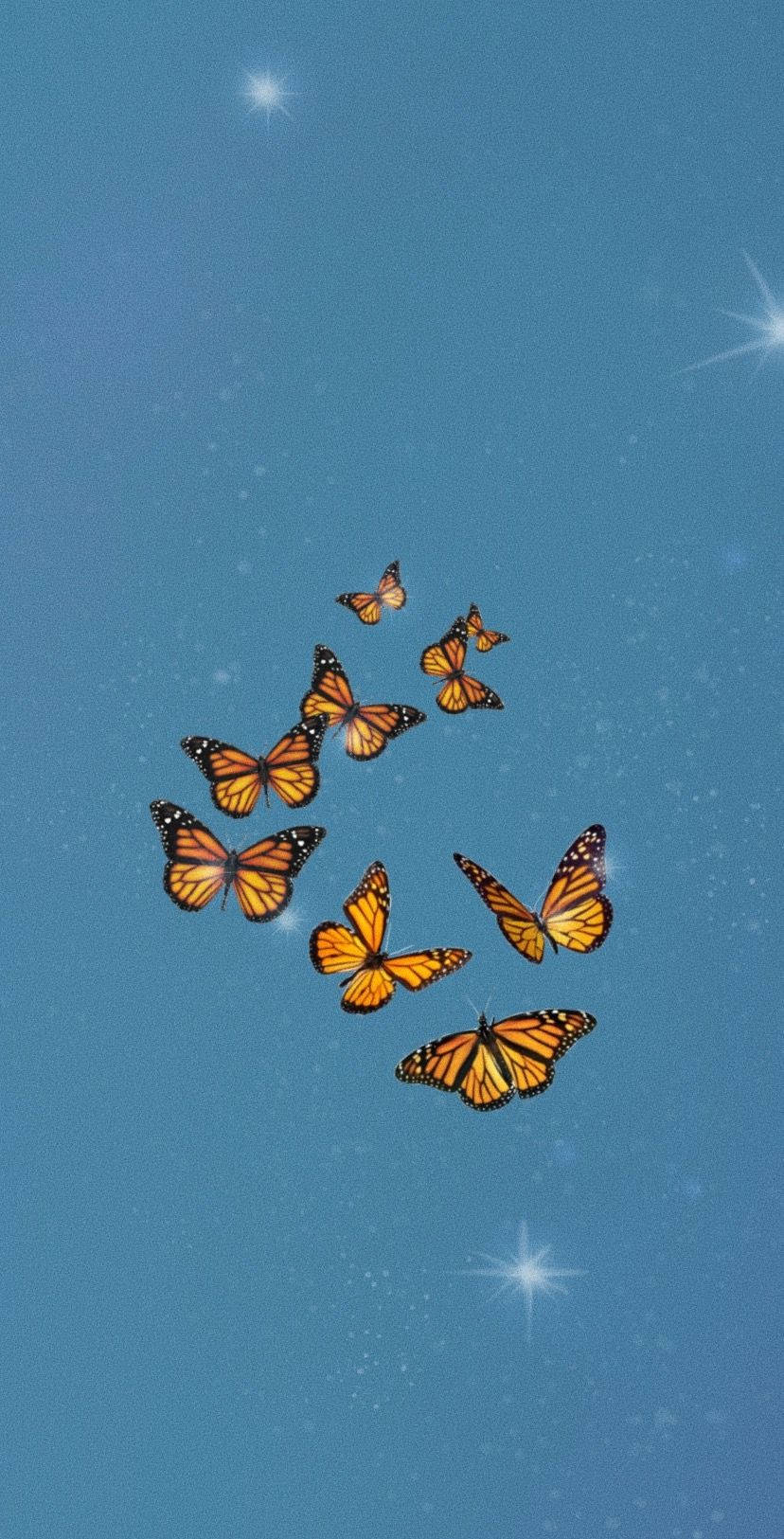 オレンジと黄色の monarch 蝶の群れが飛ぶ美的イラスト 壁紙