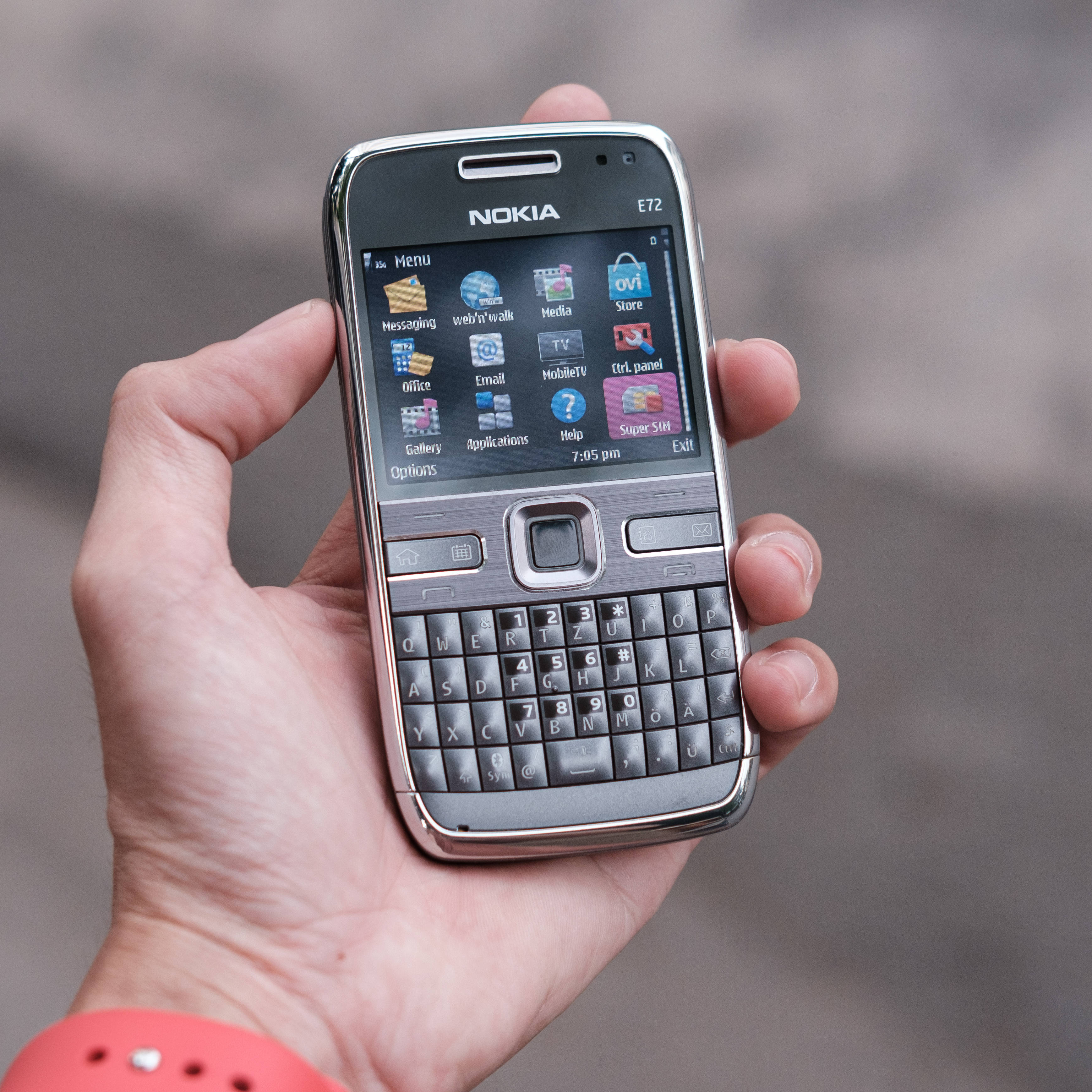 Nokia E72 キーパッドフォン 壁紙