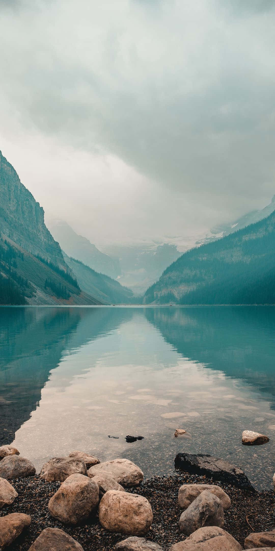 Pixel 3 冬の背景 海を囲む山々 壁紙