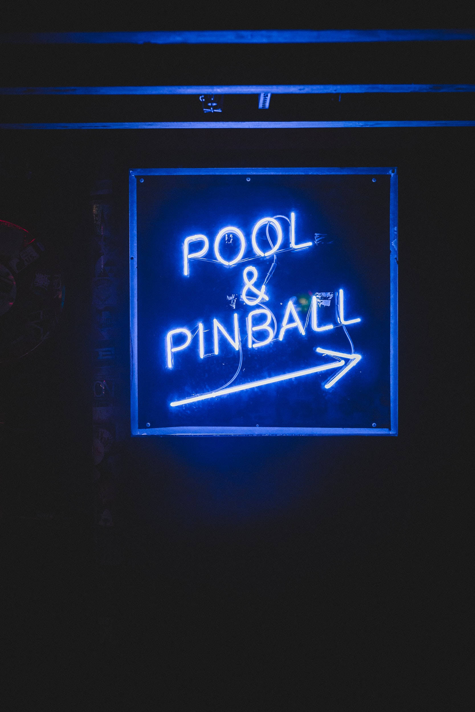 Pool & Pinball ネオンブルー iPhone 壁紙